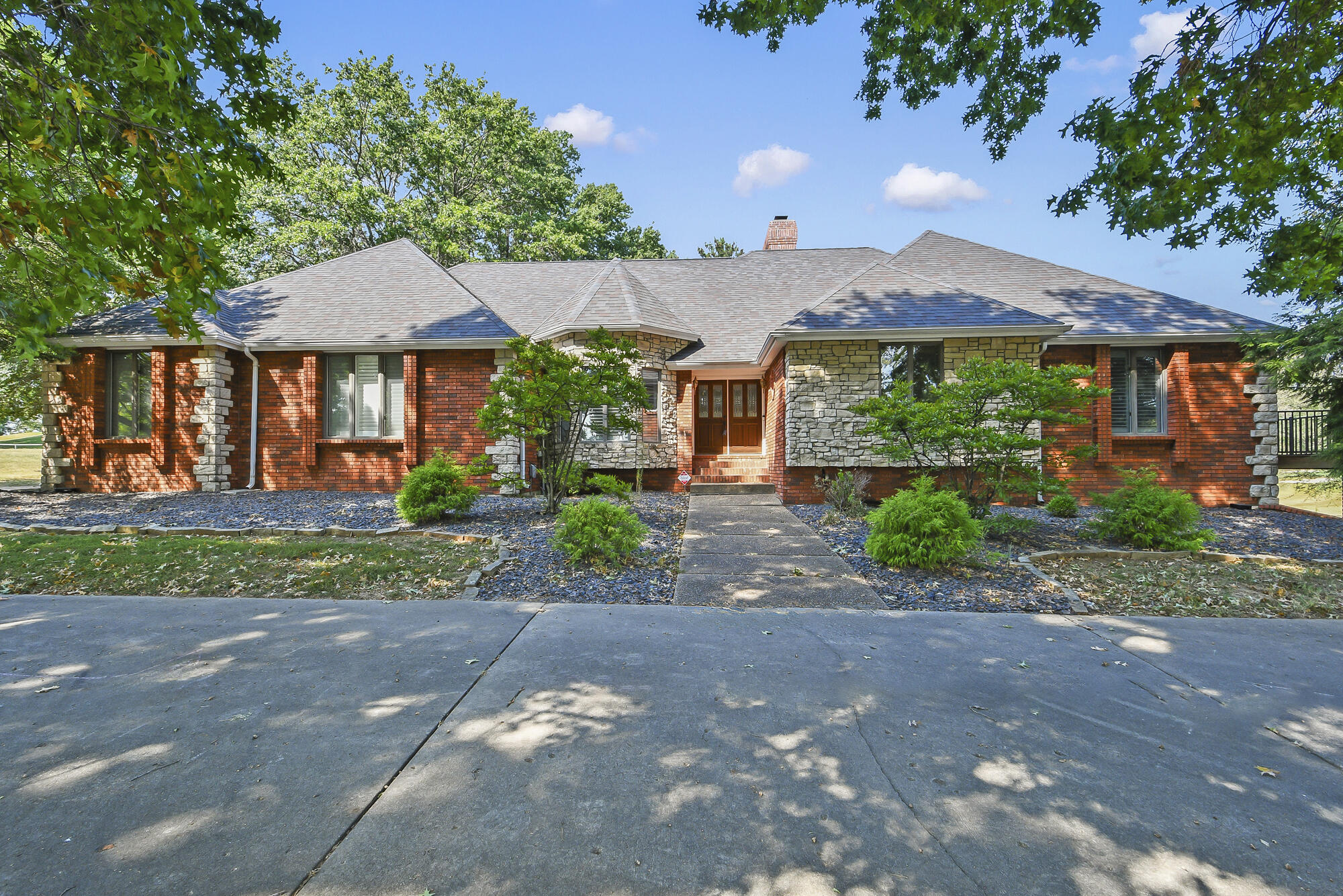 929 South Mumford Drive Property Photo 1