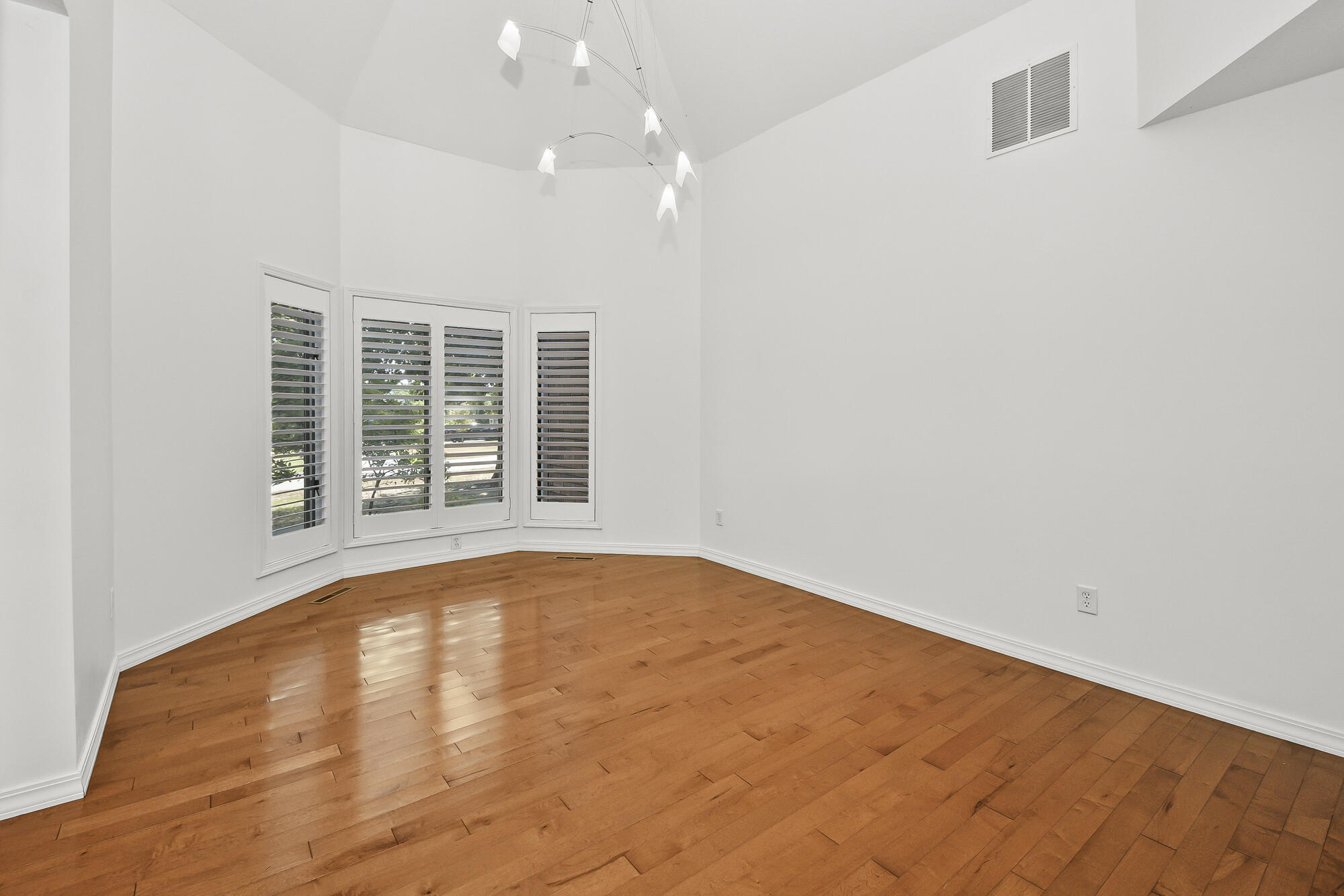 929 South Mumford Drive Property Photo 12