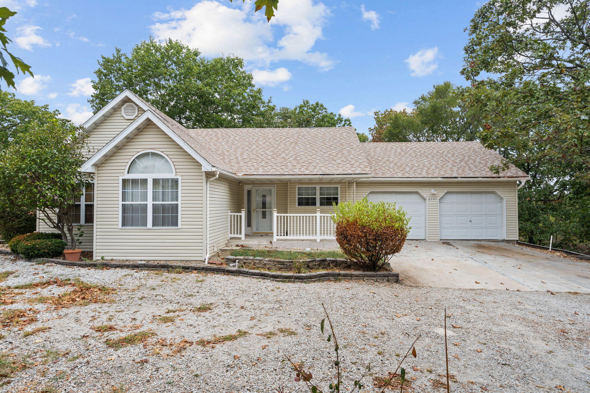 2597 Talking Rocks Road Property Photo 1