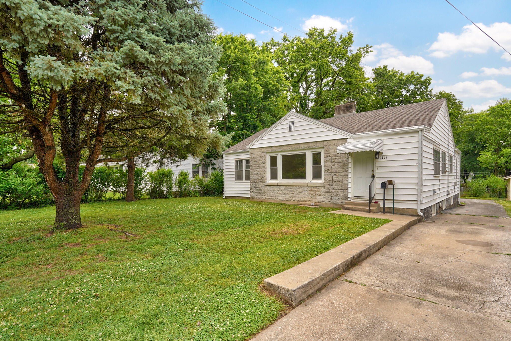 1741 East Elm Street Property Photo 2