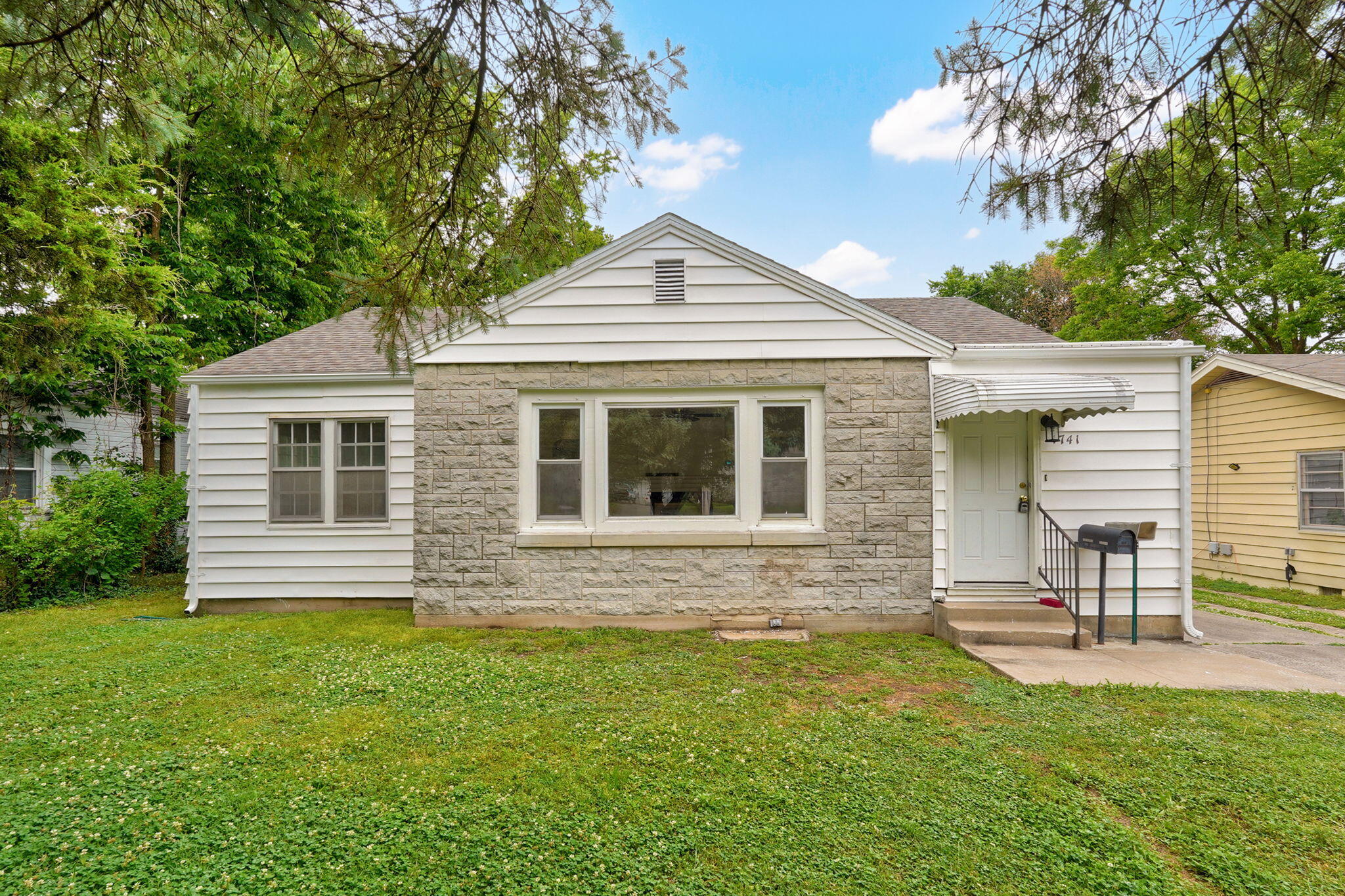 1741 East Elm Street Property Photo 3