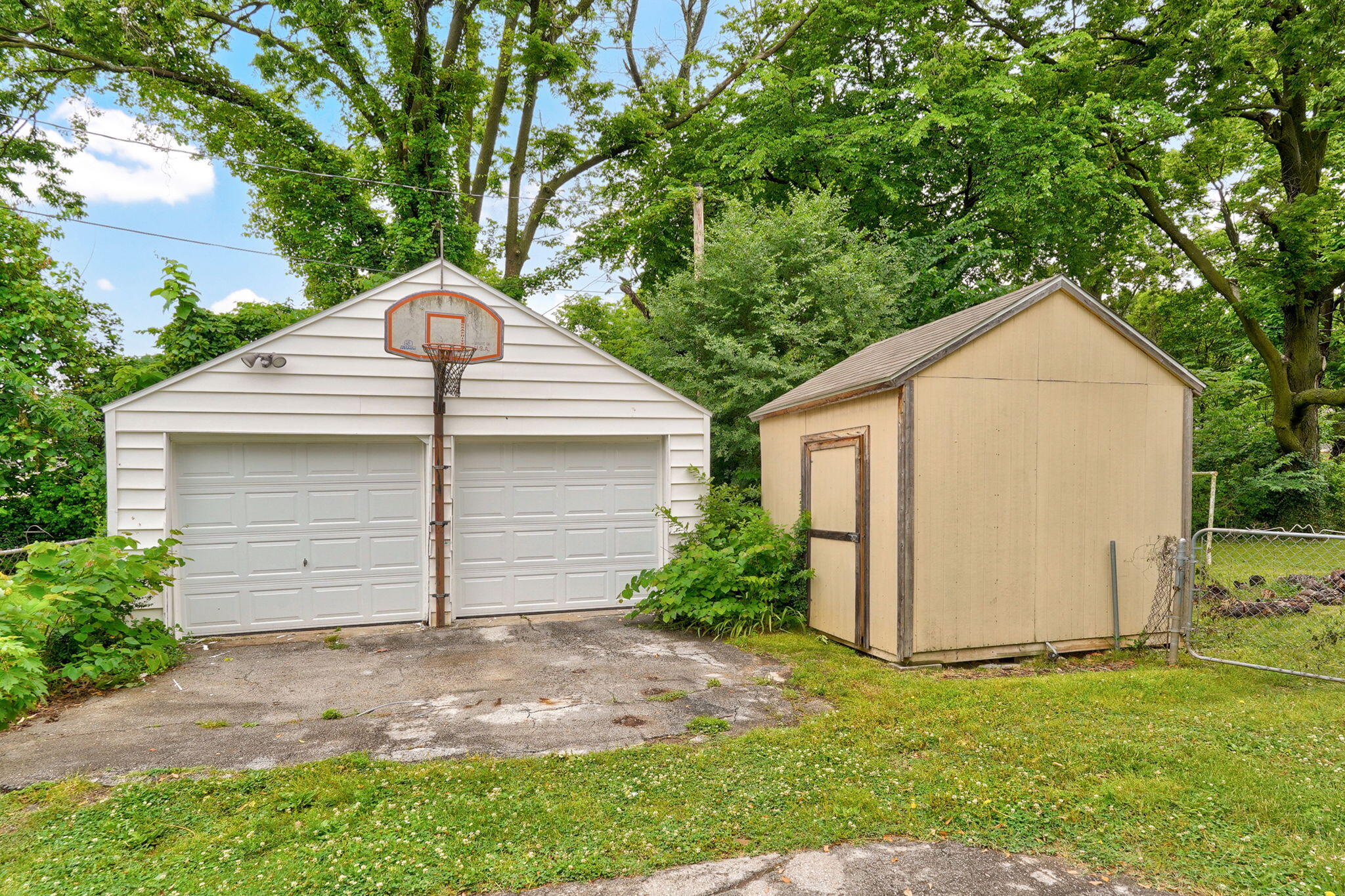 1741 East Elm Street Property Photo 4