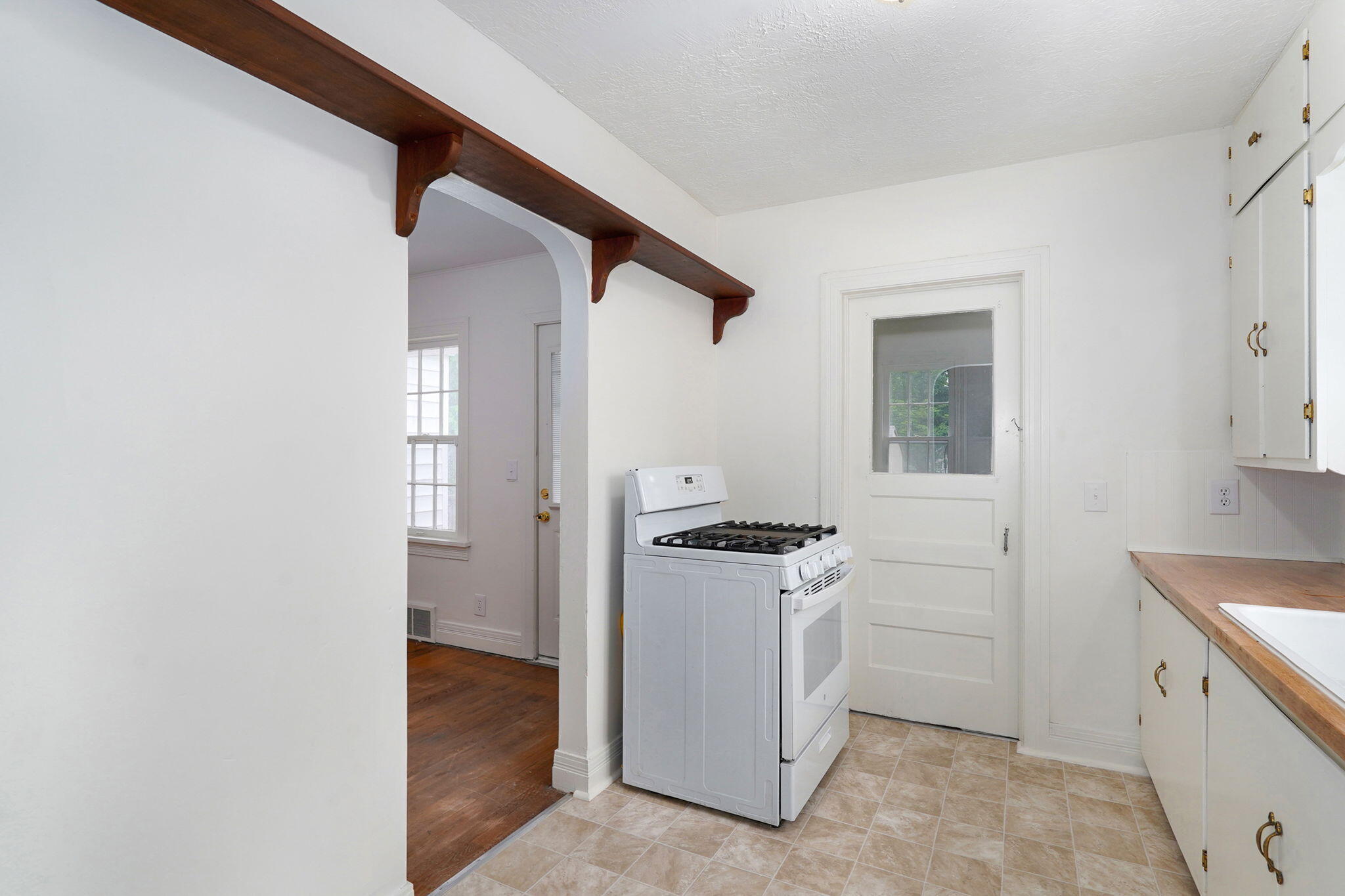 1741 East Elm Street Property Photo 8