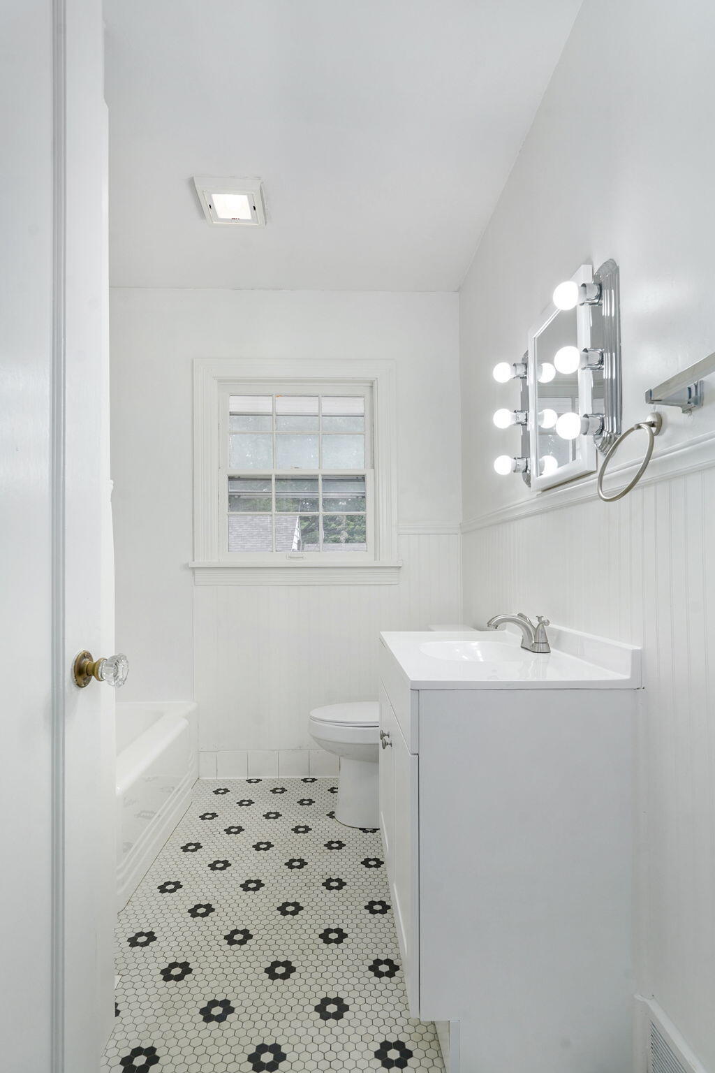 1741 East Elm Street Property Photo 13