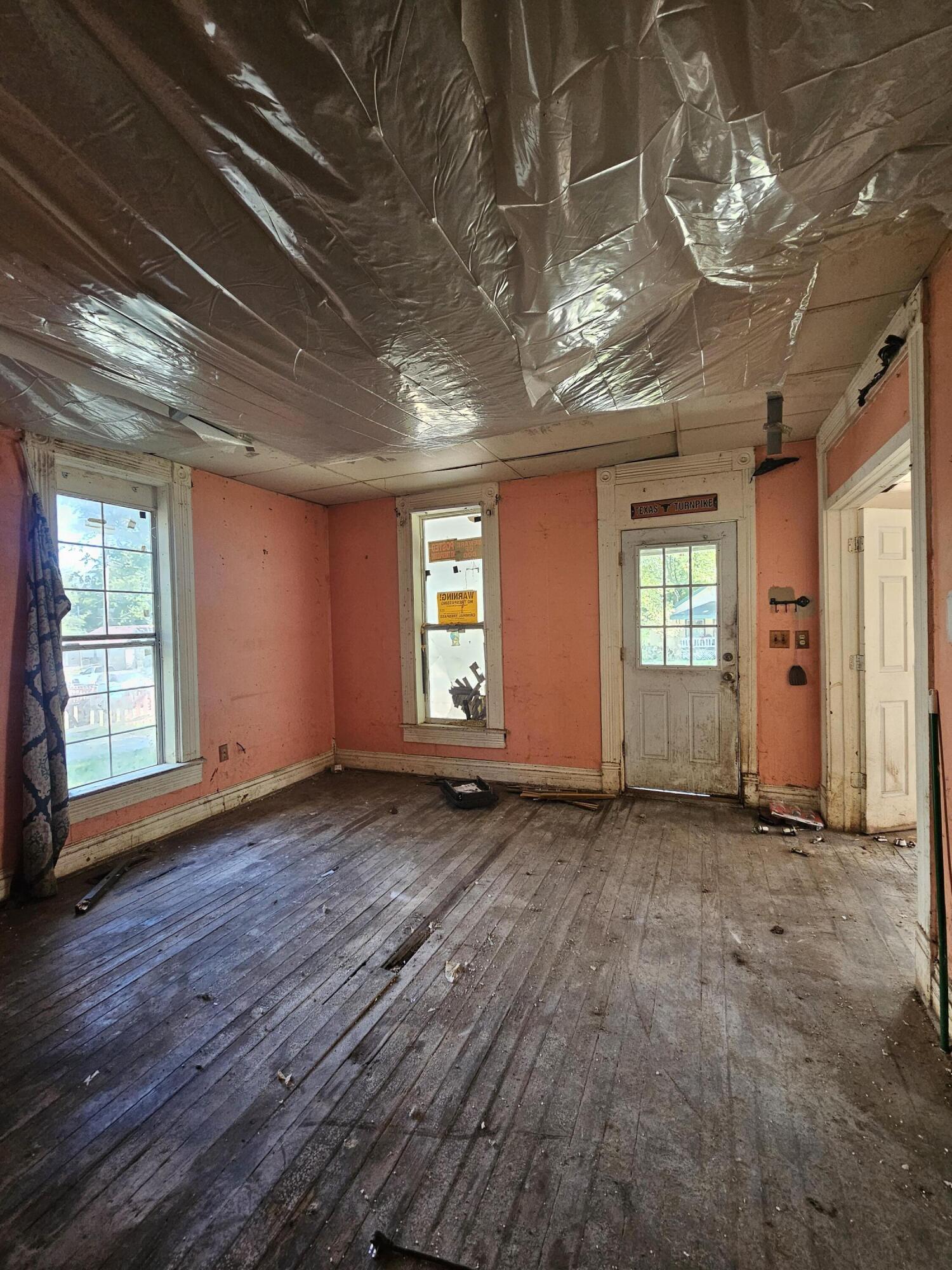817 West Locust Street Property Photo 3