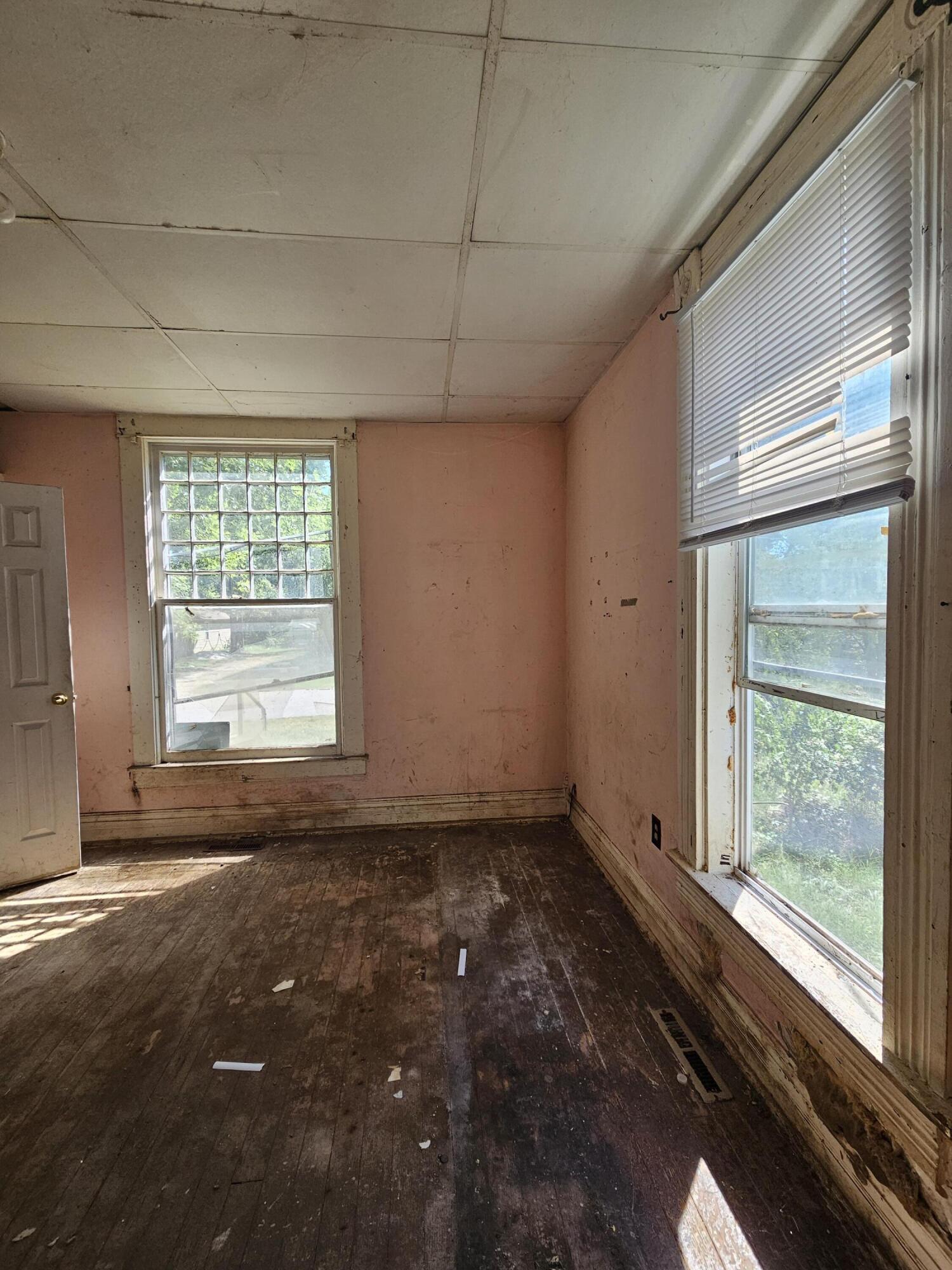 817 West Locust Street Property Photo 4