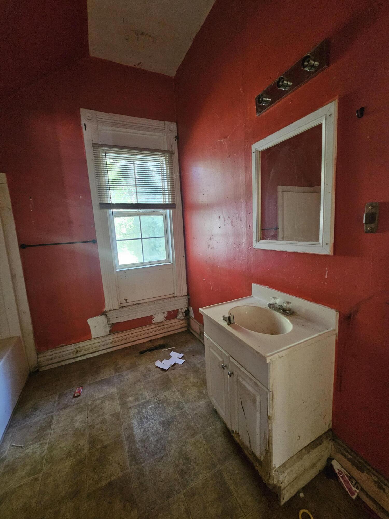 817 West Locust Street Property Photo 9