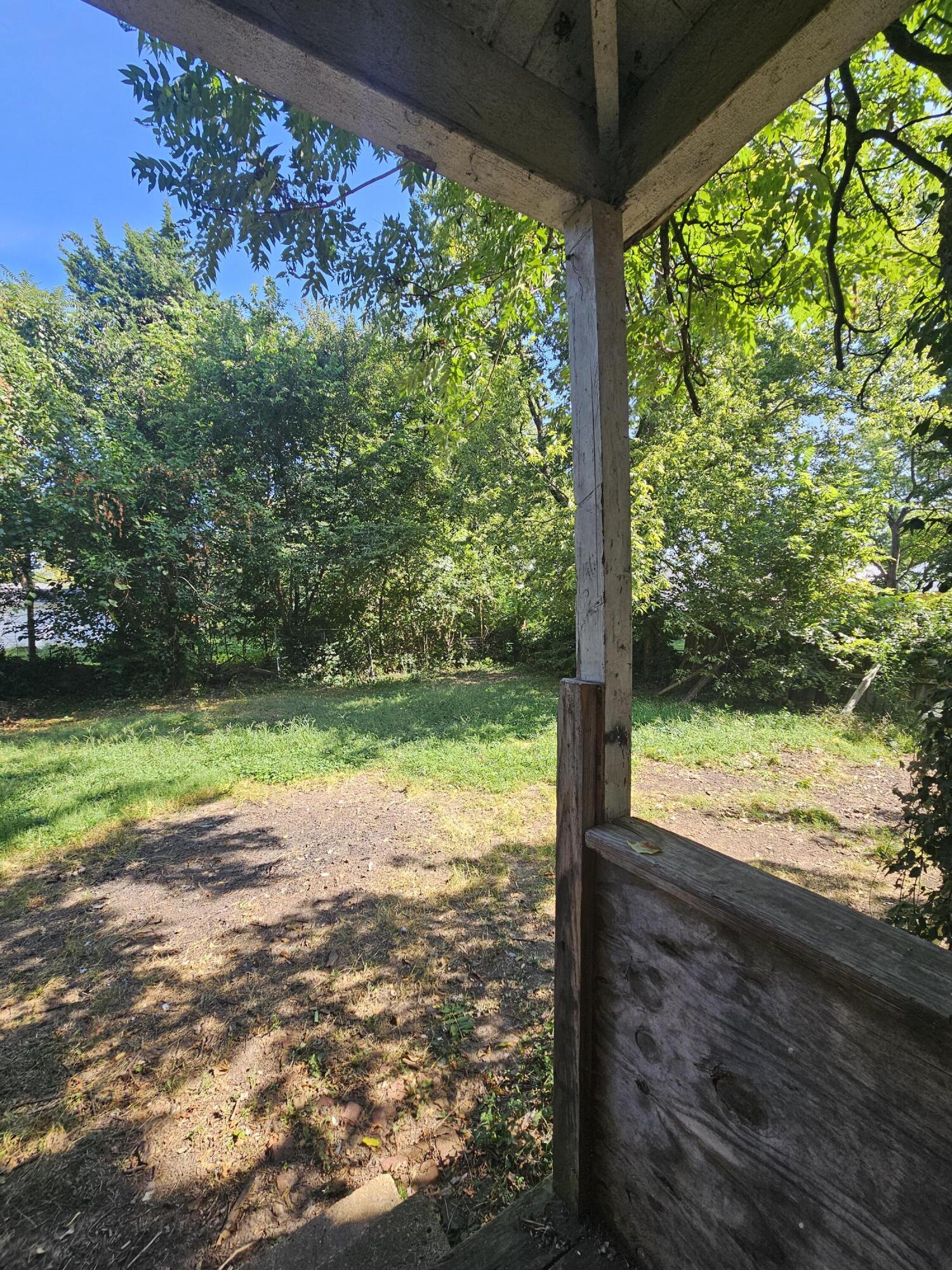817 West Locust Street Property Photo 16