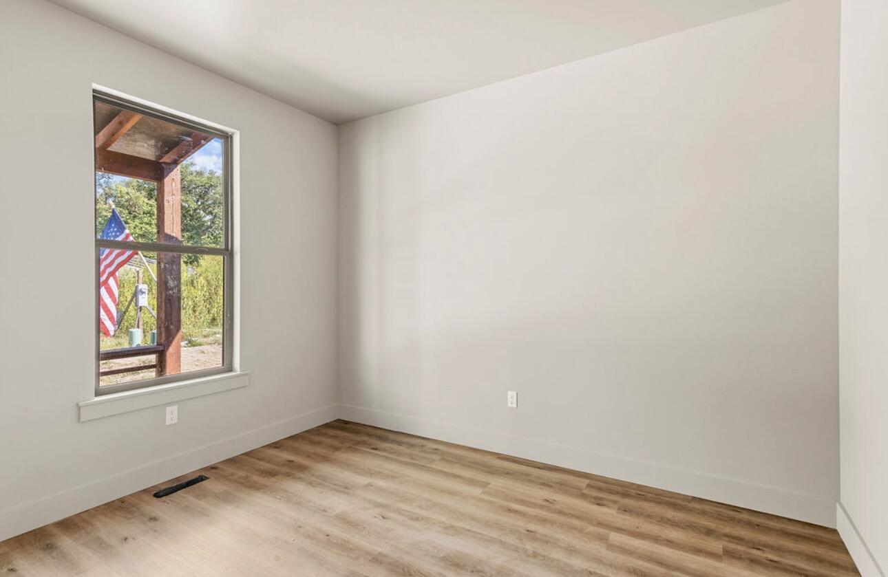325 South Oak Avenue Property Photo 12