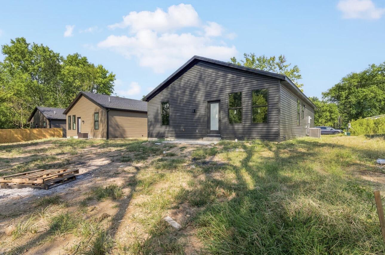 325 South Oak Avenue Property Photo 16