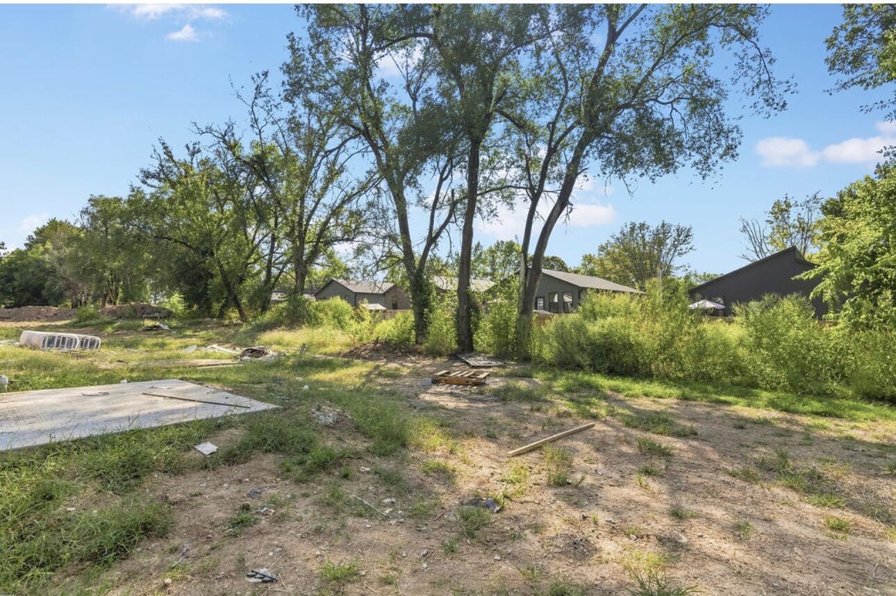 325 South Oak Avenue Property Photo 17