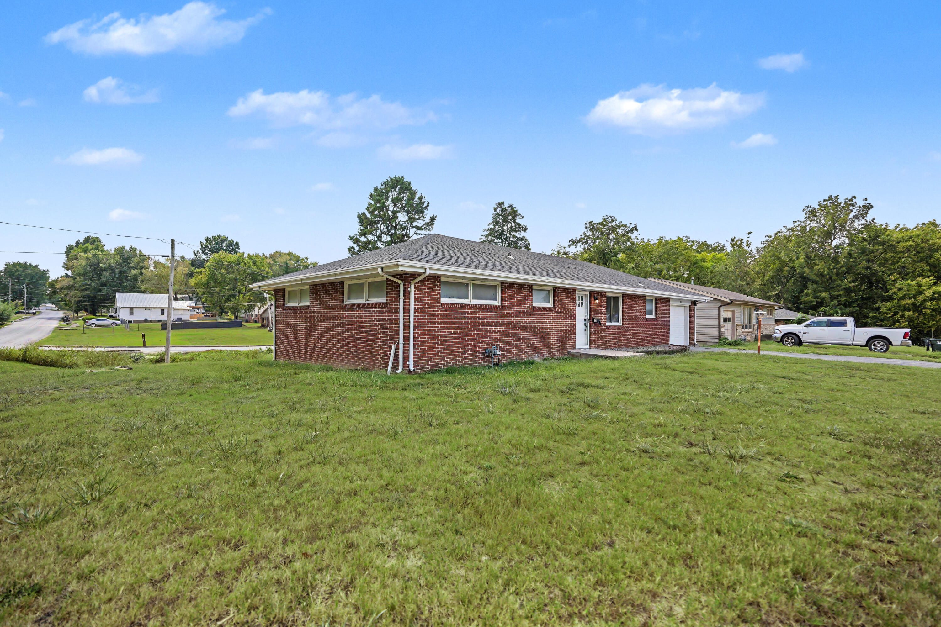 553 King Street Property Photo 5