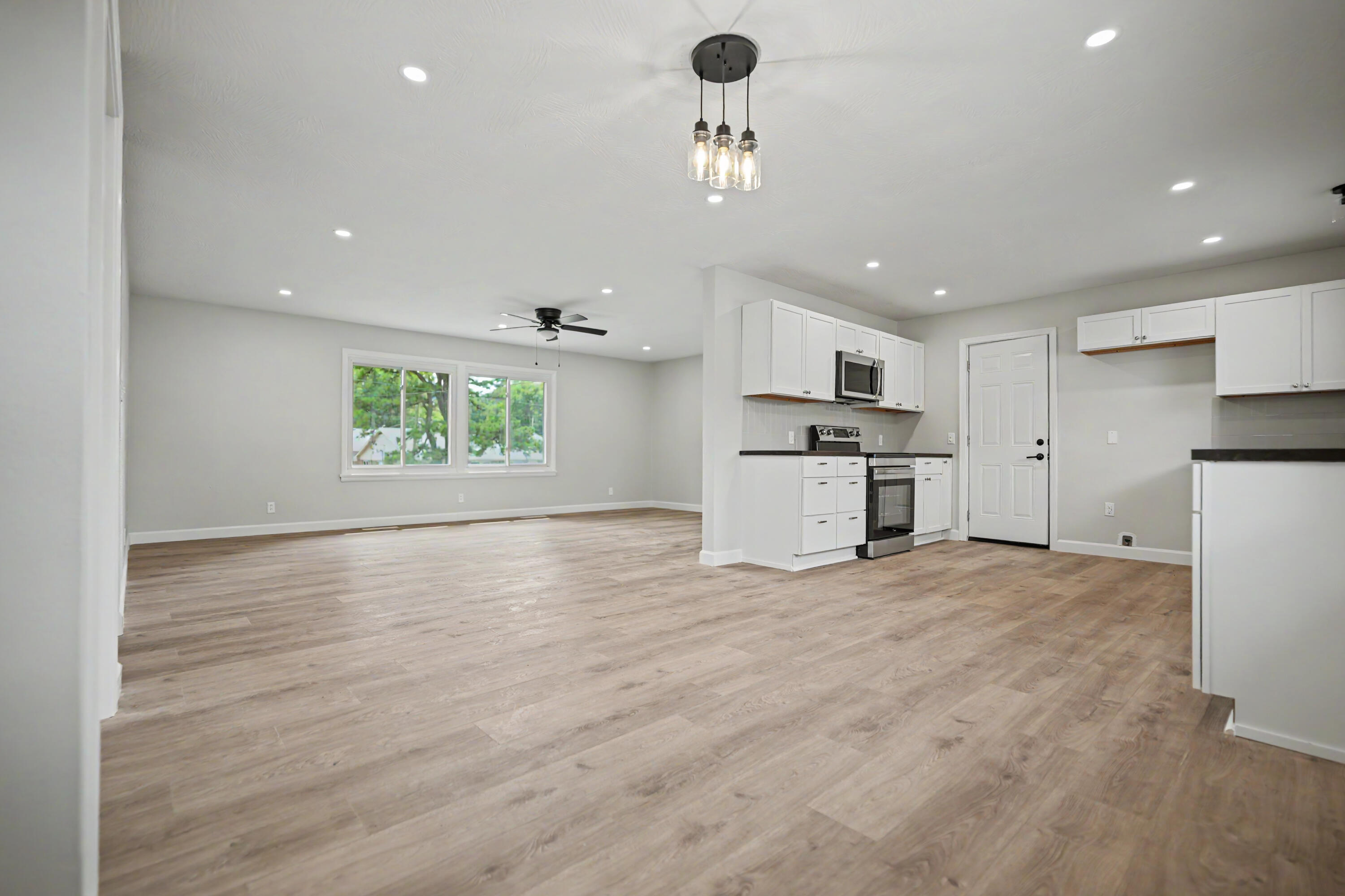 553 King Street Property Photo 6