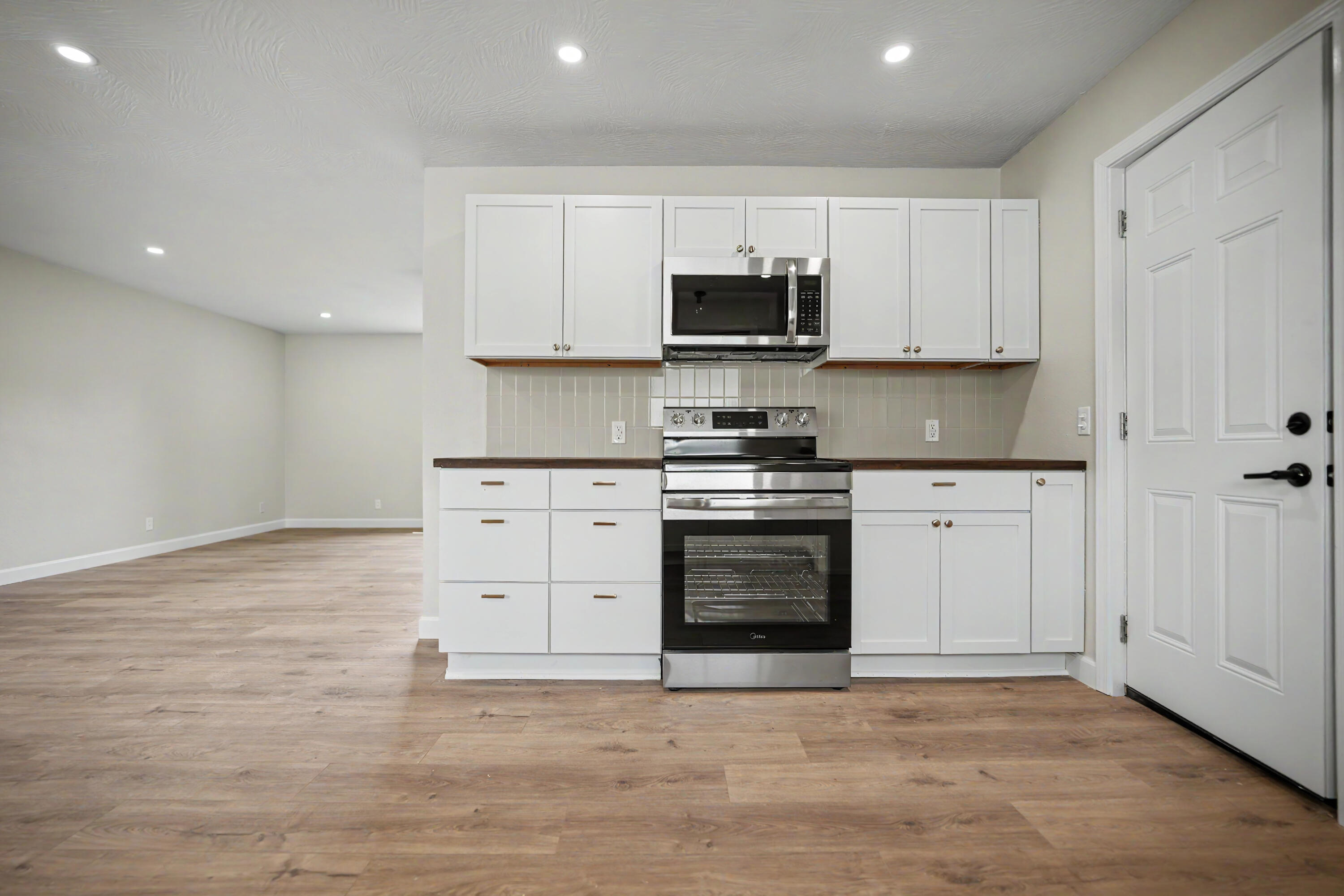 553 King Street Property Photo 9