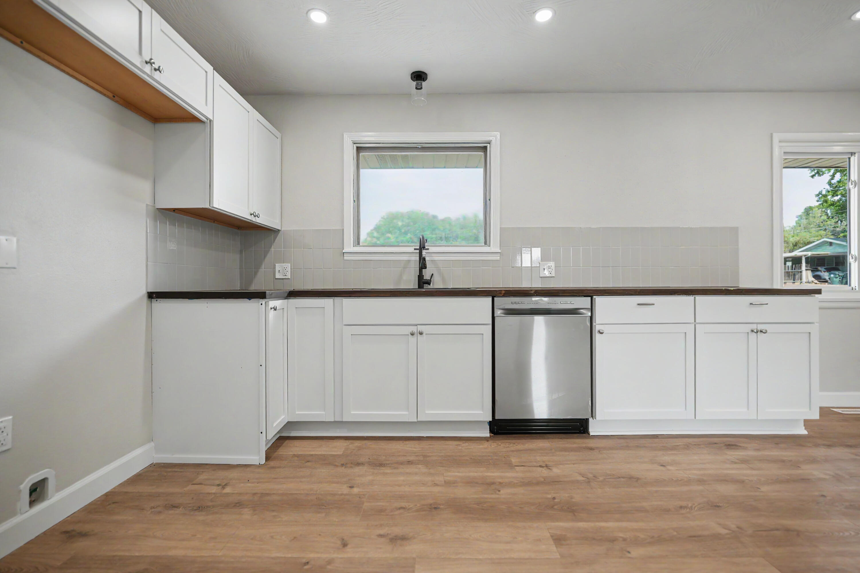 553 King Street Property Photo 10