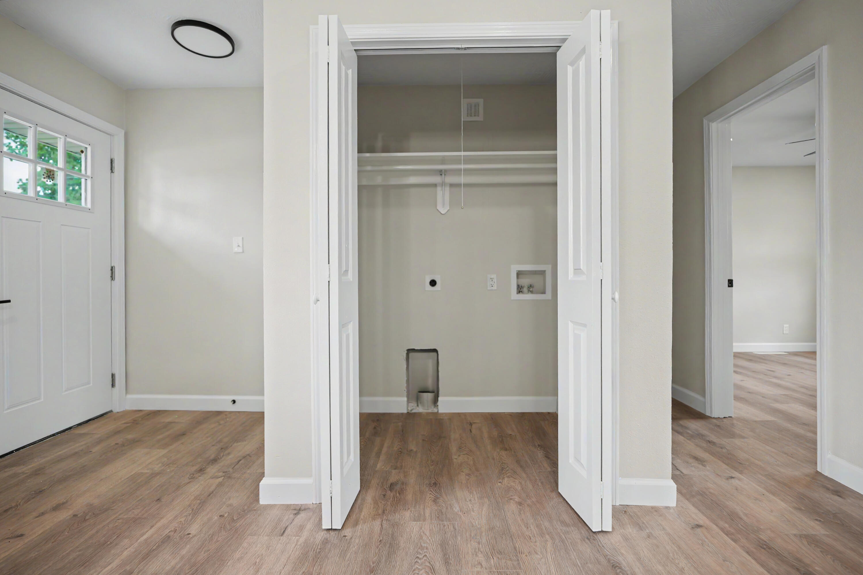 553 King Street Property Photo 11
