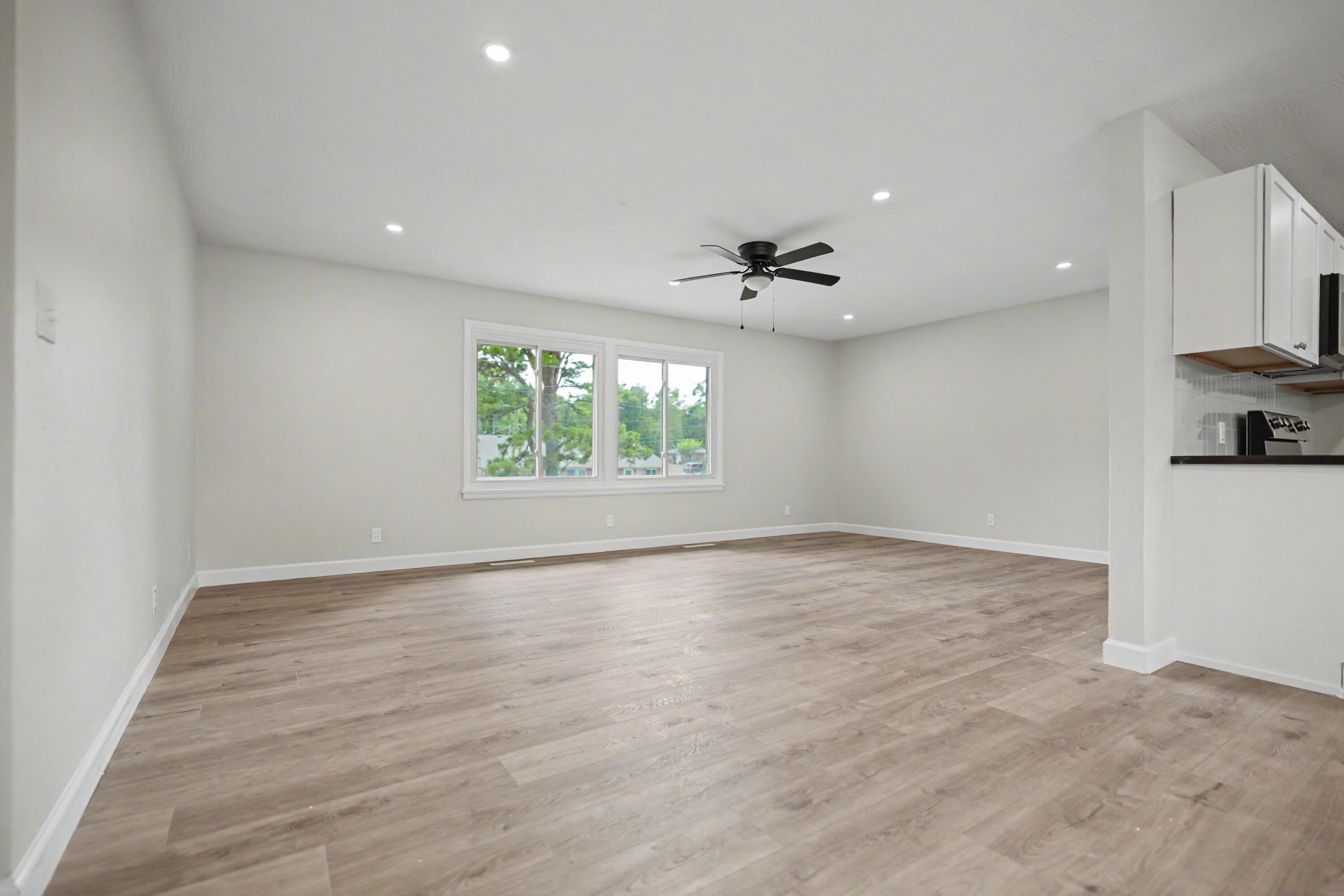 553 King Street Property Photo 12