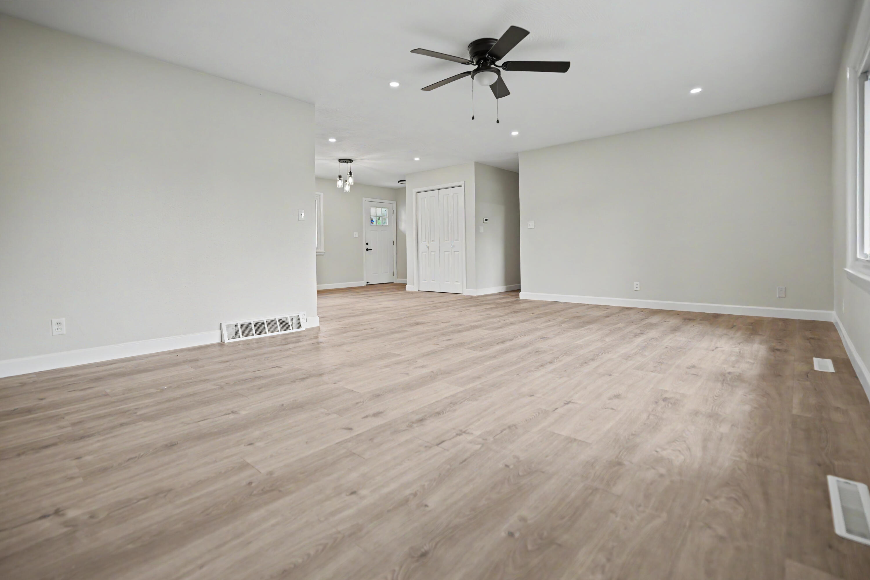 553 King Street Property Photo 13