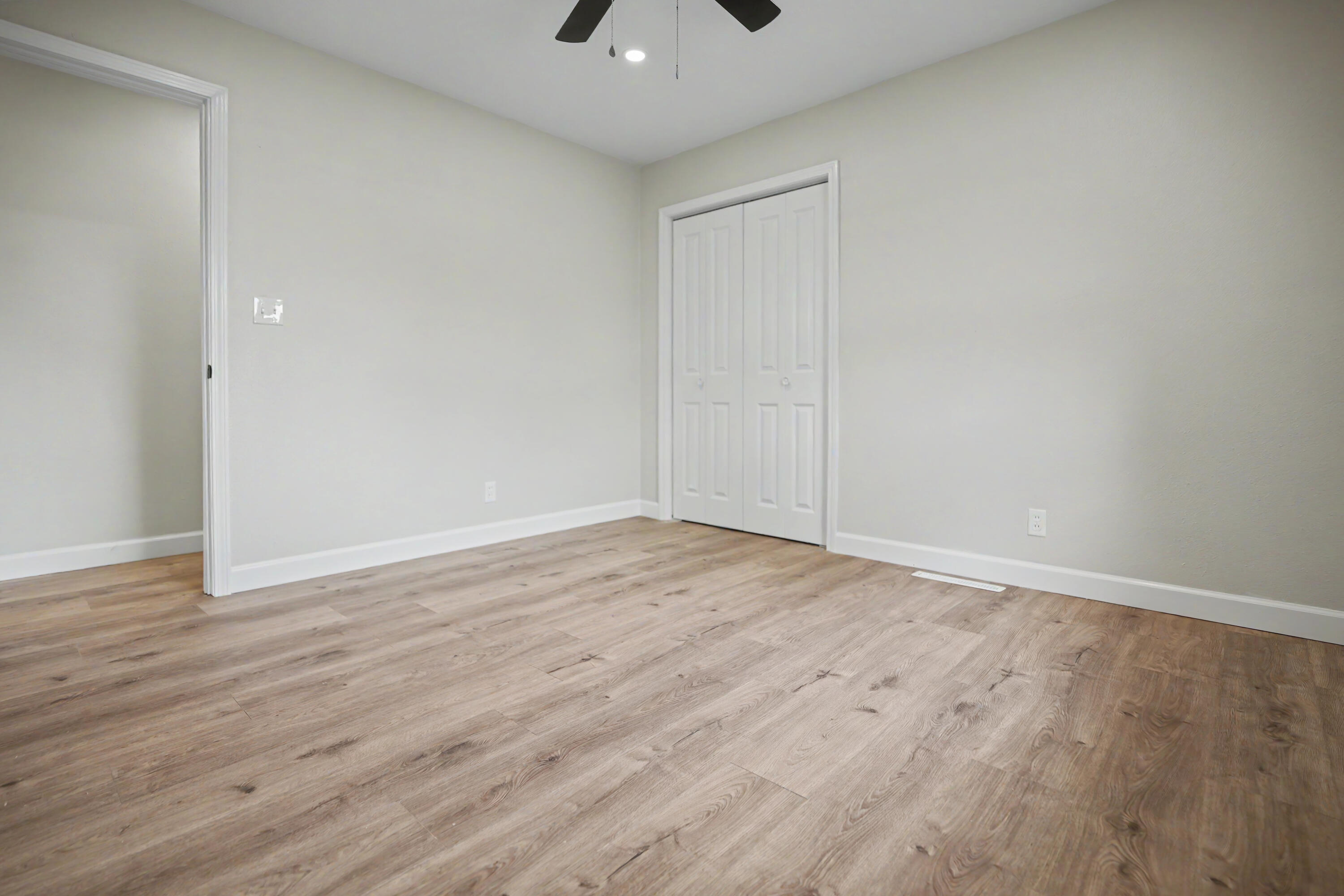 553 King Street Property Photo 18