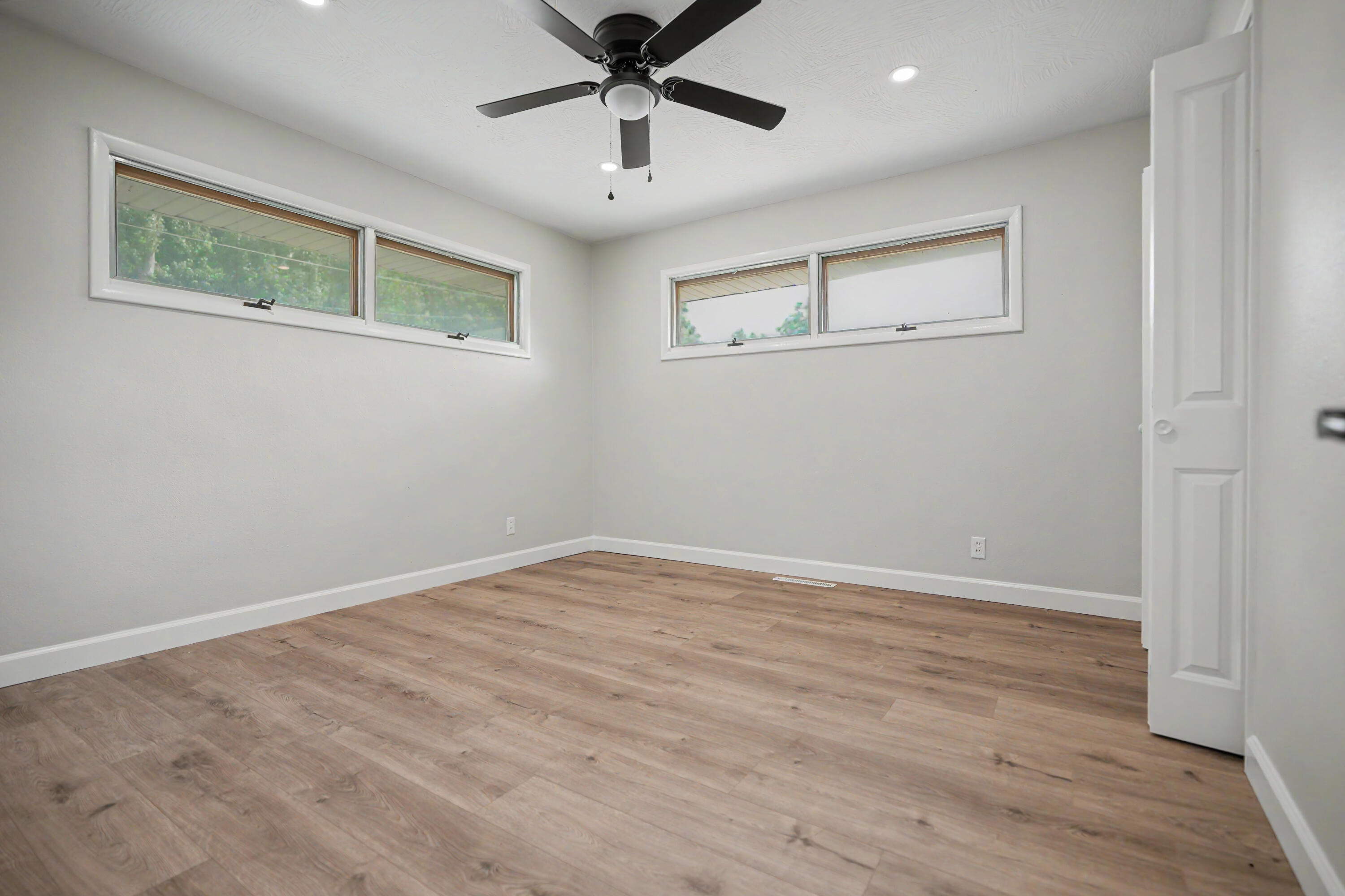 553 King Street Property Photo 23