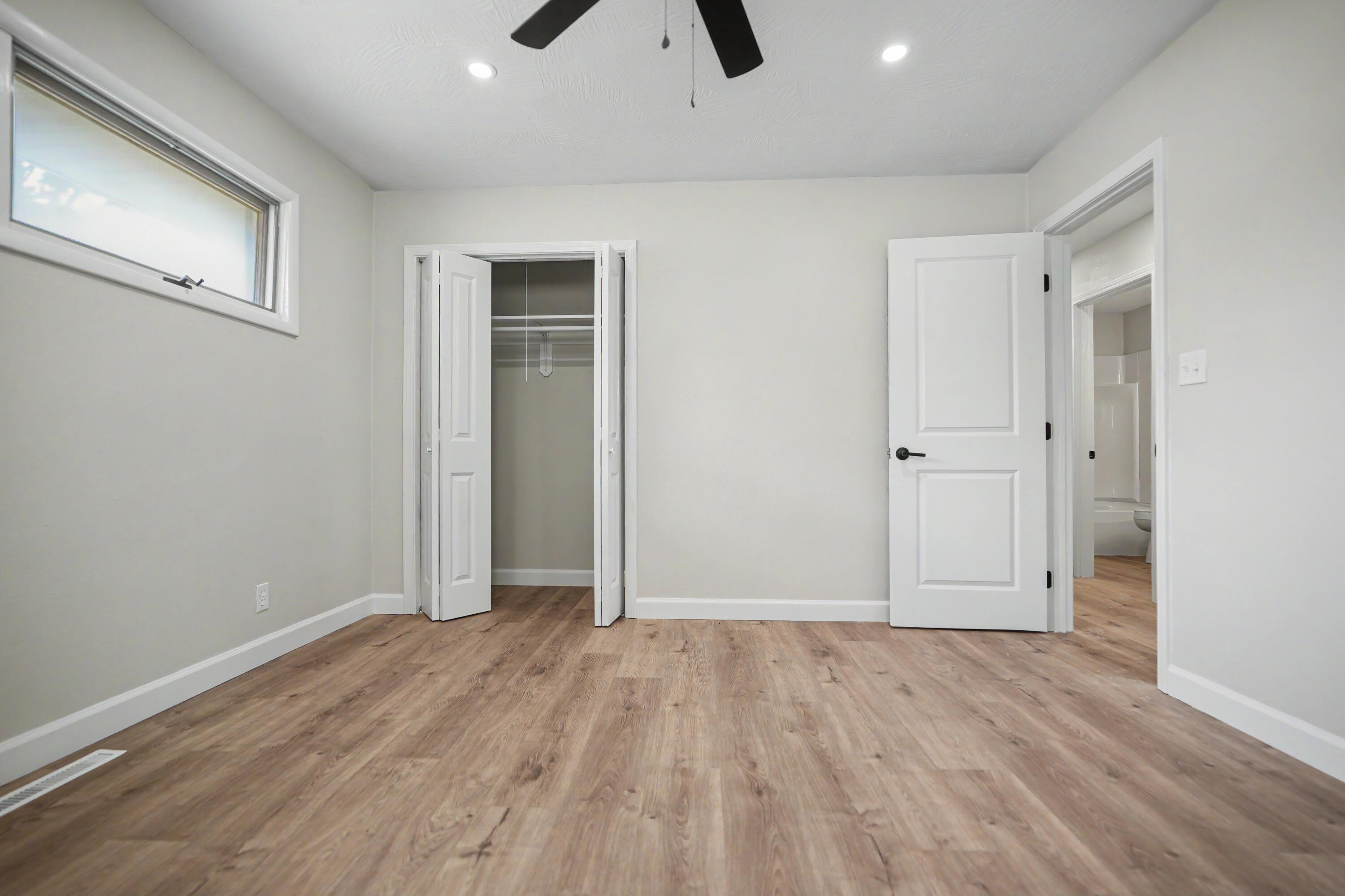553 King Street Property Photo 24