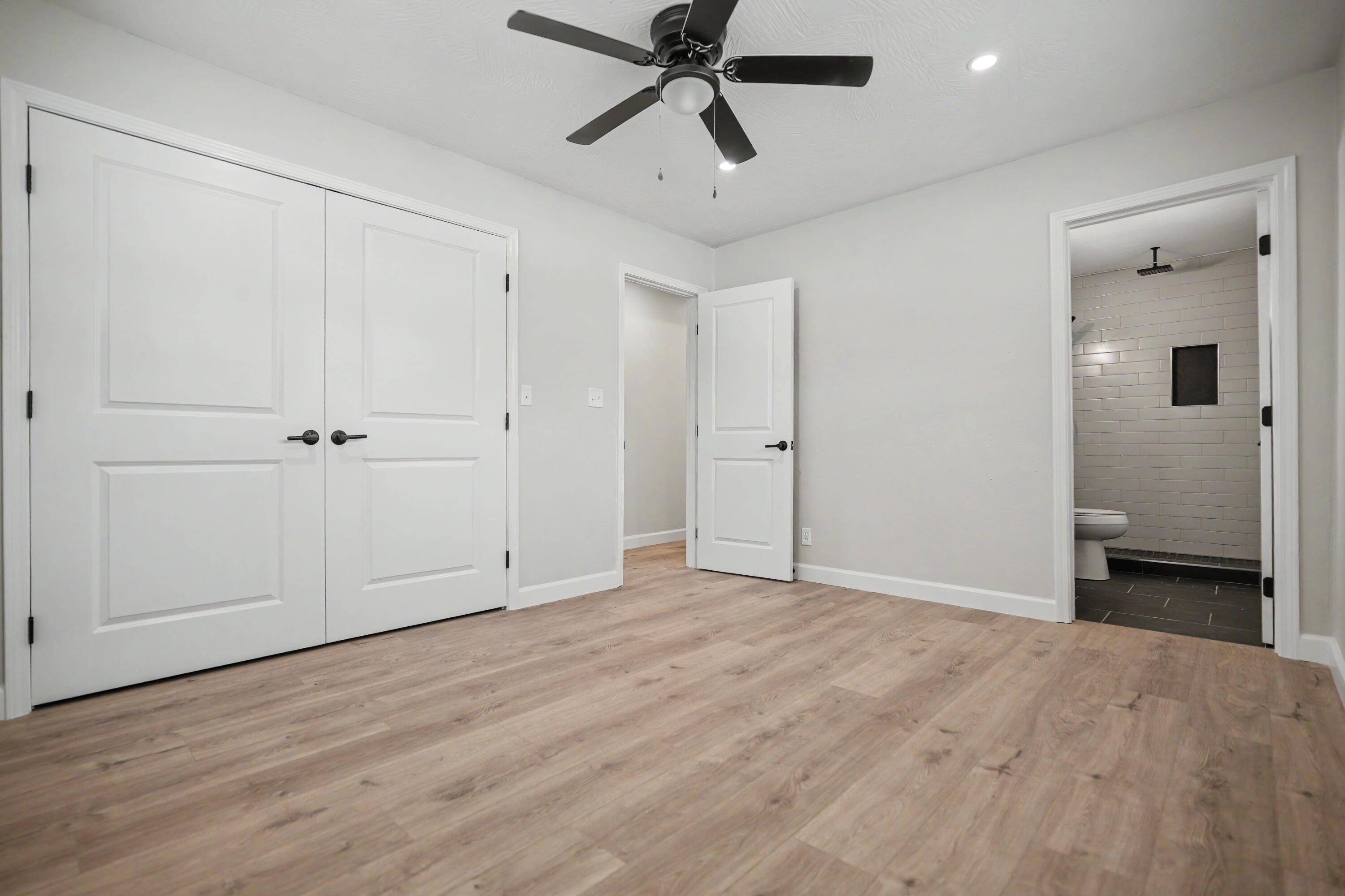 553 King Street Property Photo 28