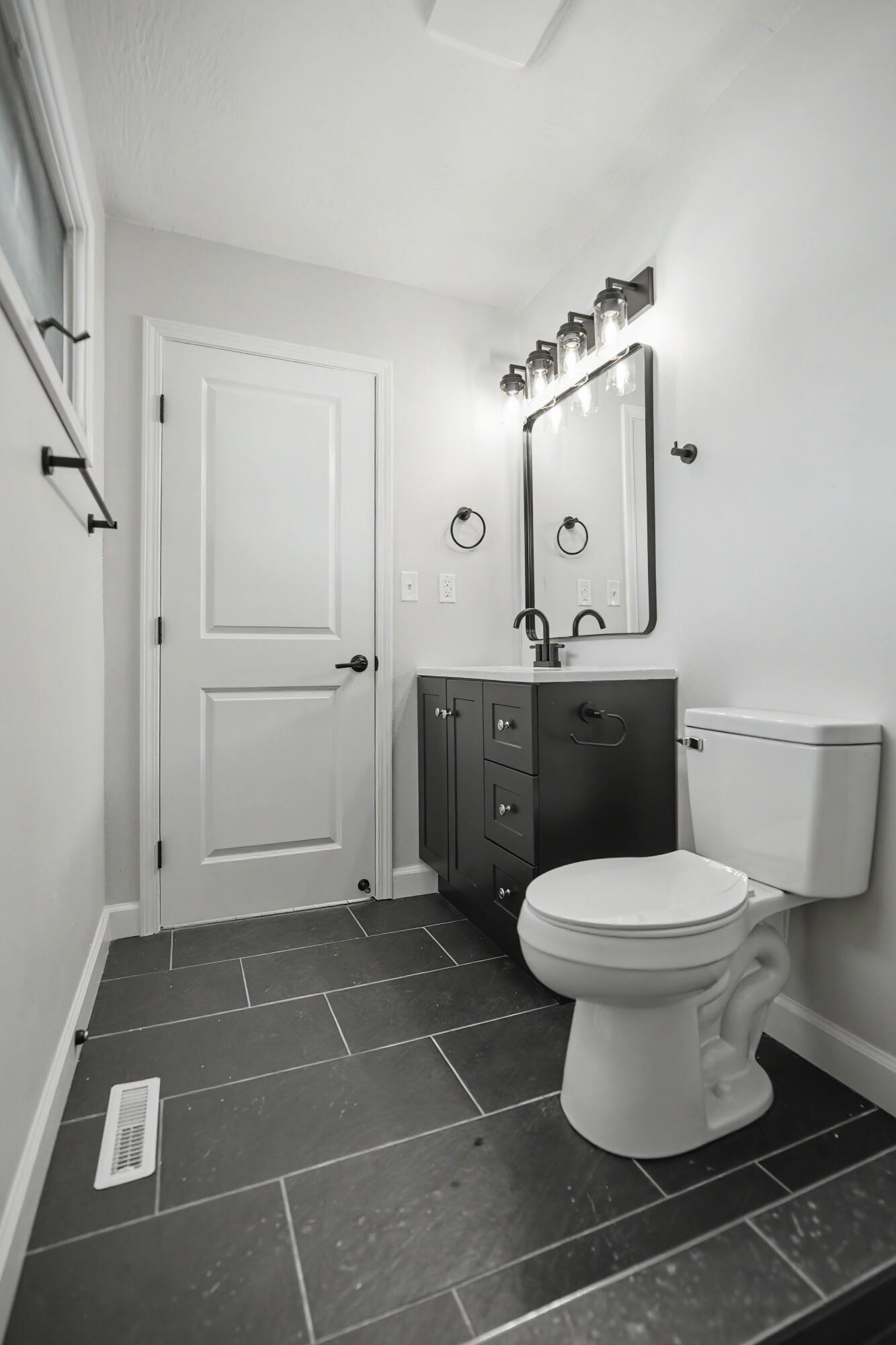 553 King Street Property Photo 32