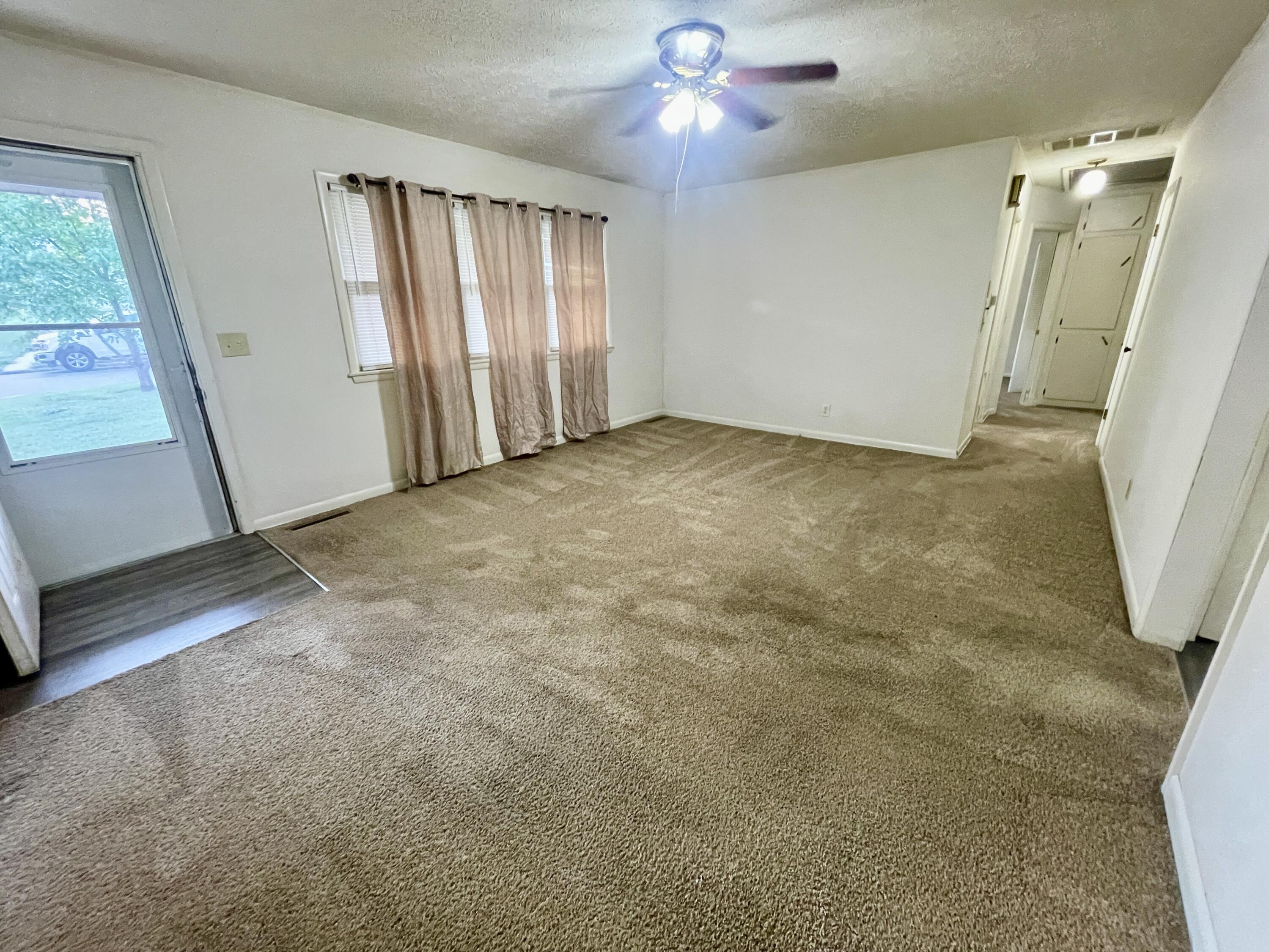 2563 North Franklin Avenue Property Photo 2
