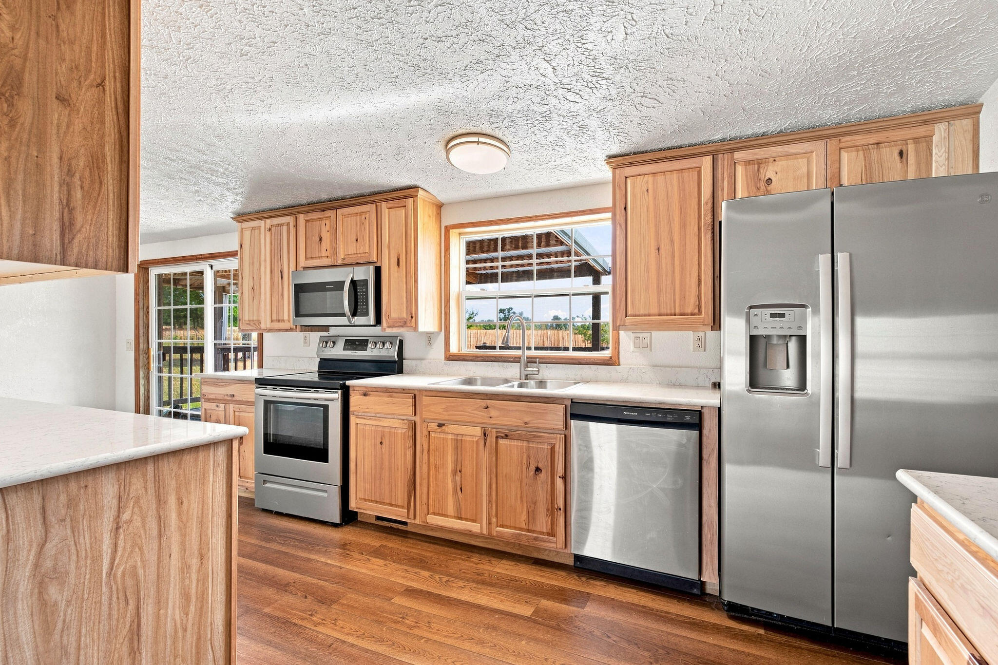 575 Lawrence 2075 Property Photo 11