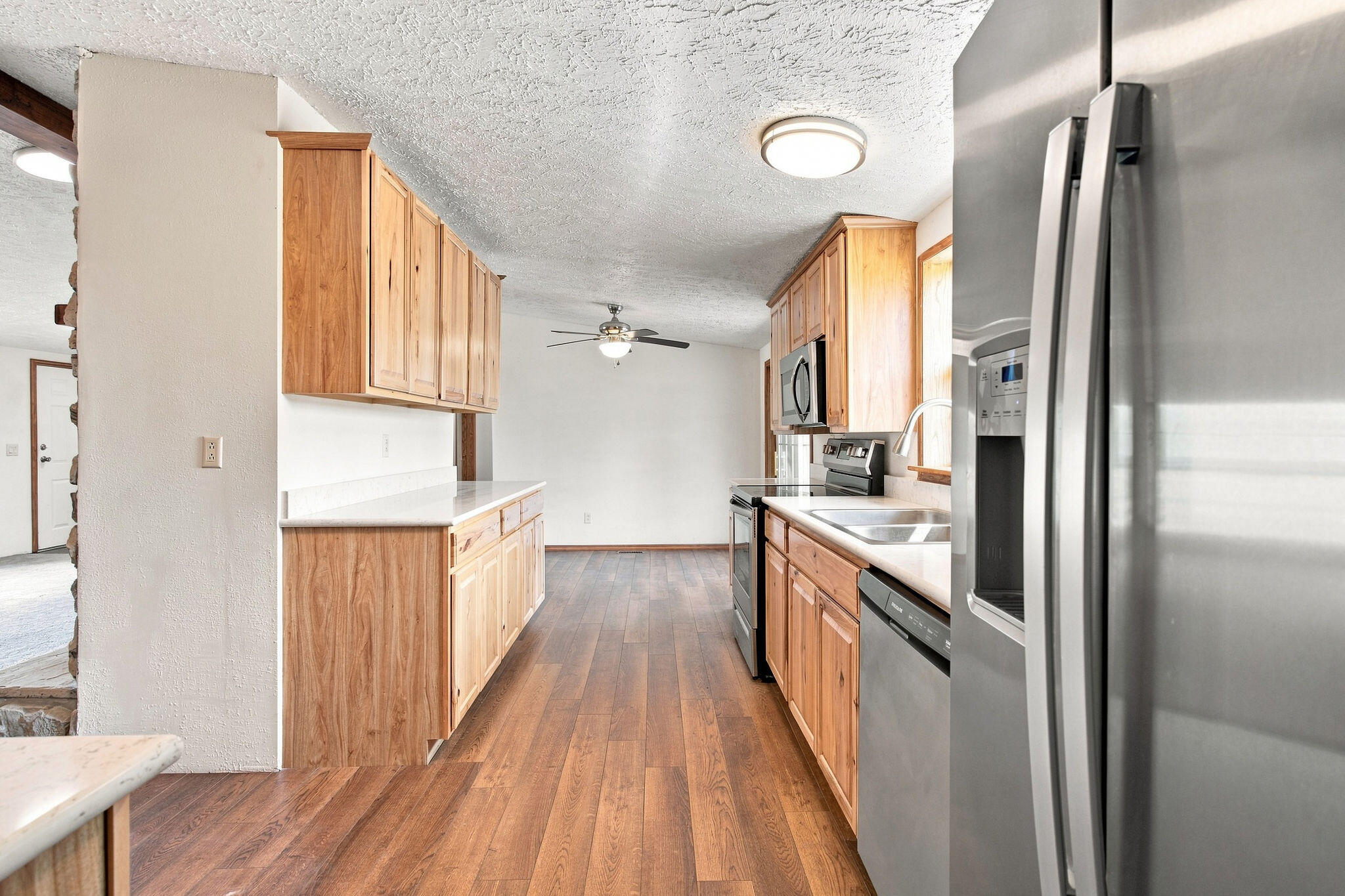 575 Lawrence 2075 Property Photo 14