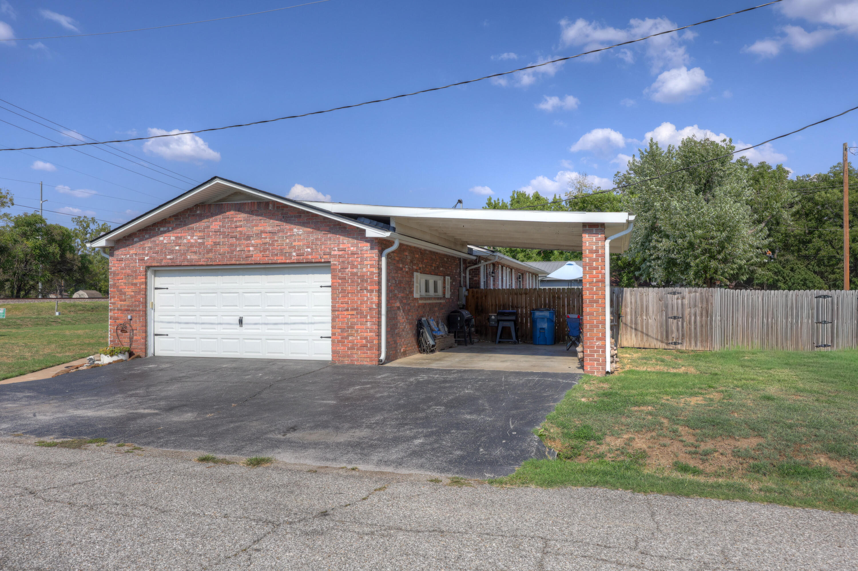 1606 Frisco Street Property Photo 4
