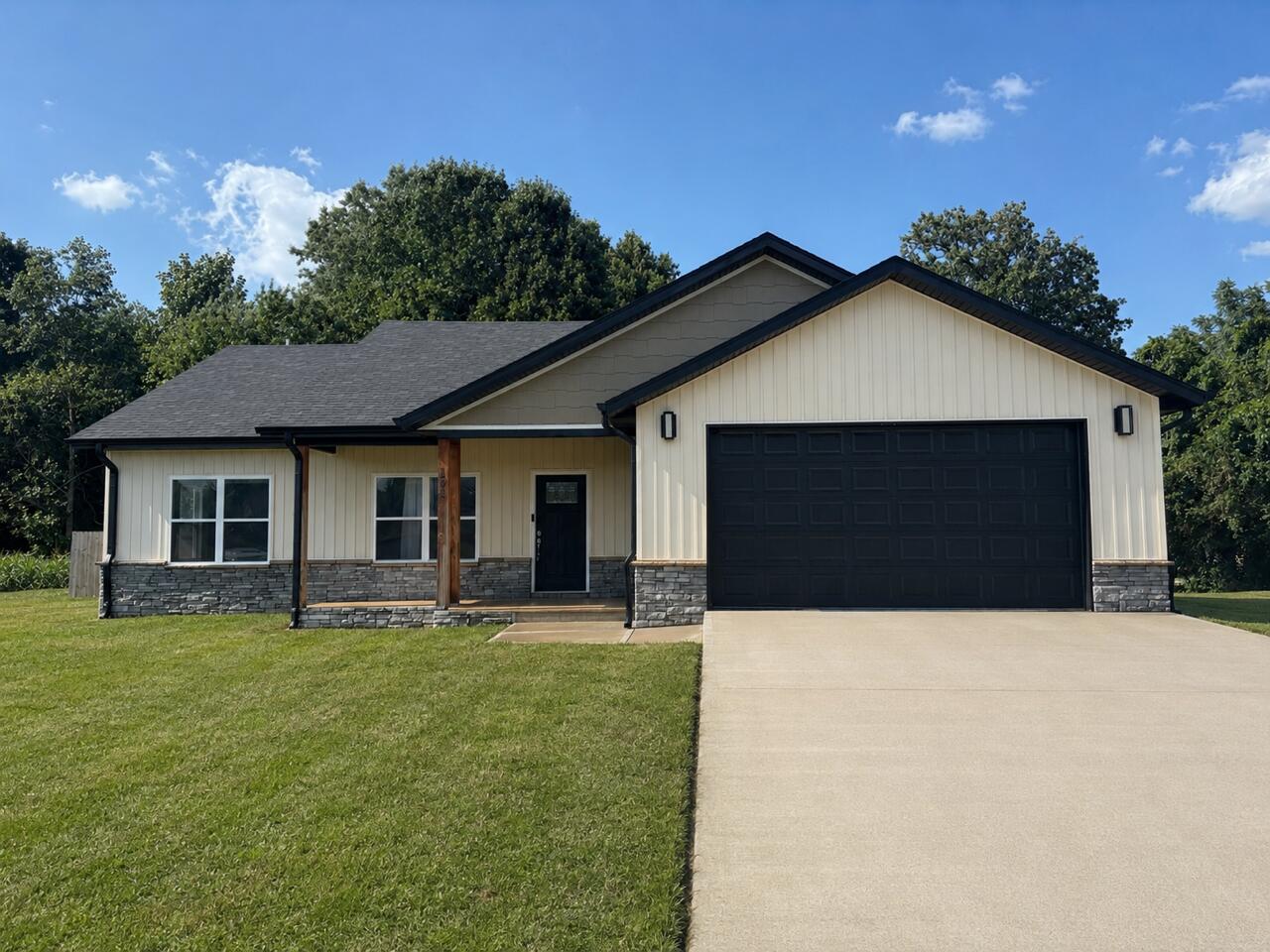 104 Haylee Circle Property Photo 1