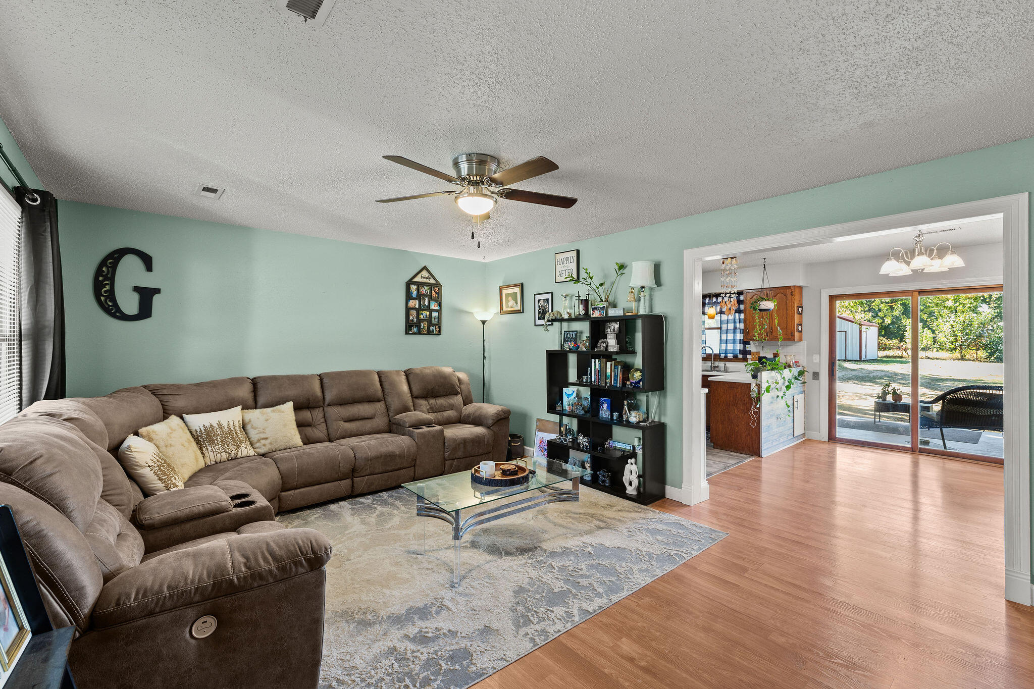 714 East Van Buren Street Property Photo 4