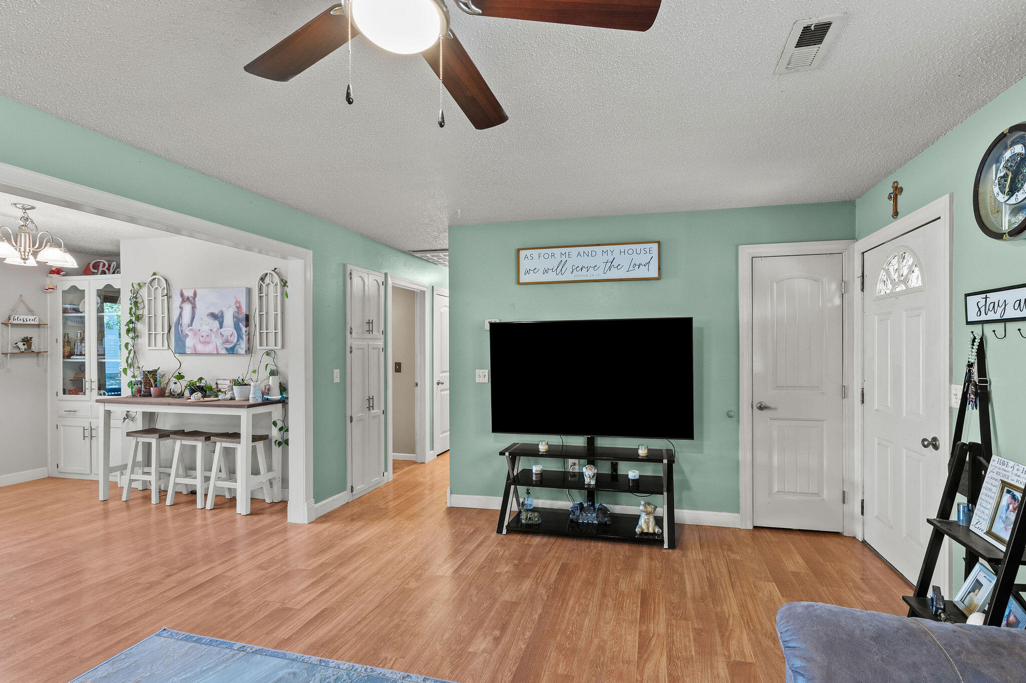714 East Van Buren Street Property Photo 6