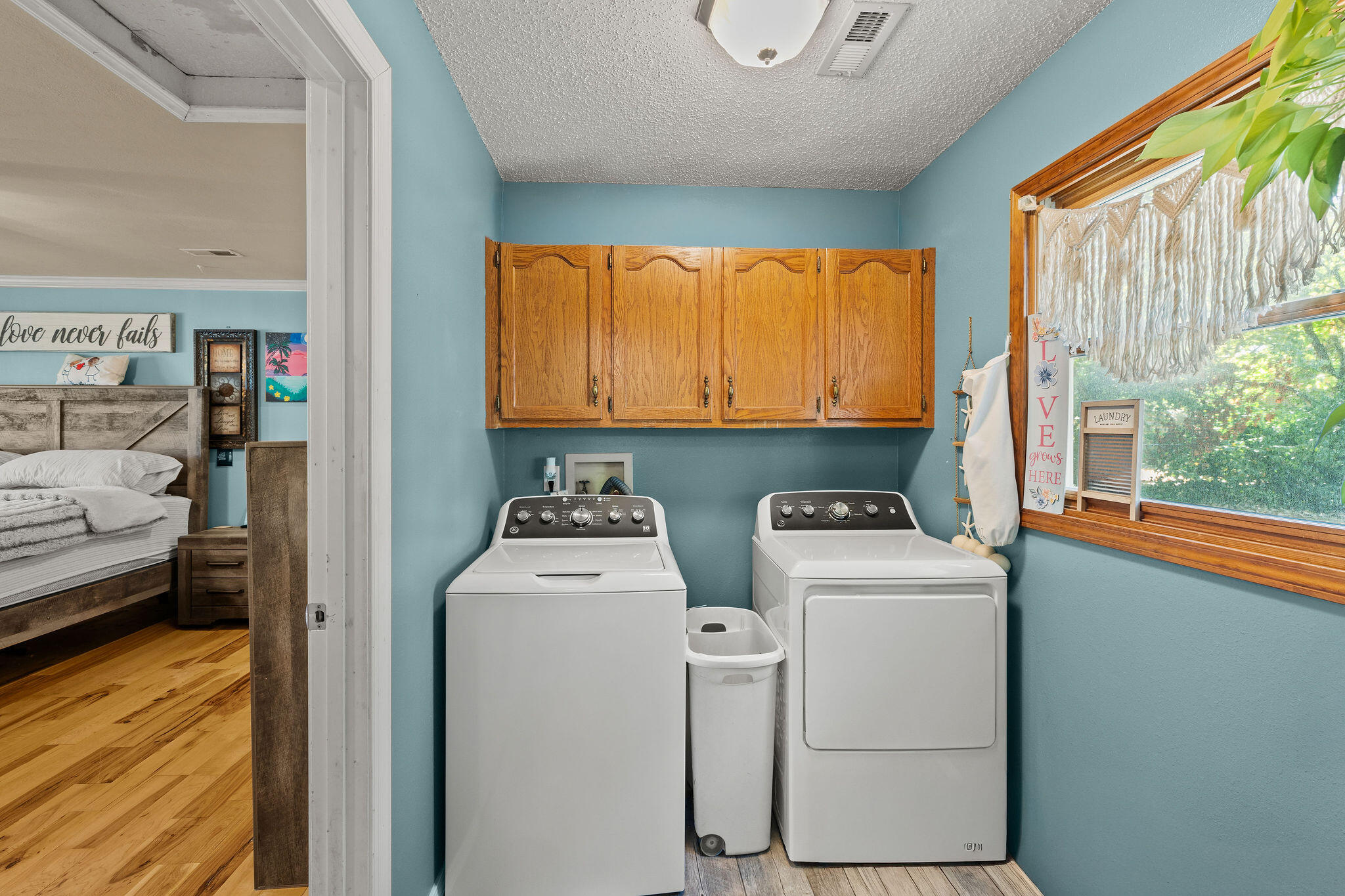 714 East Van Buren Street Property Photo 13