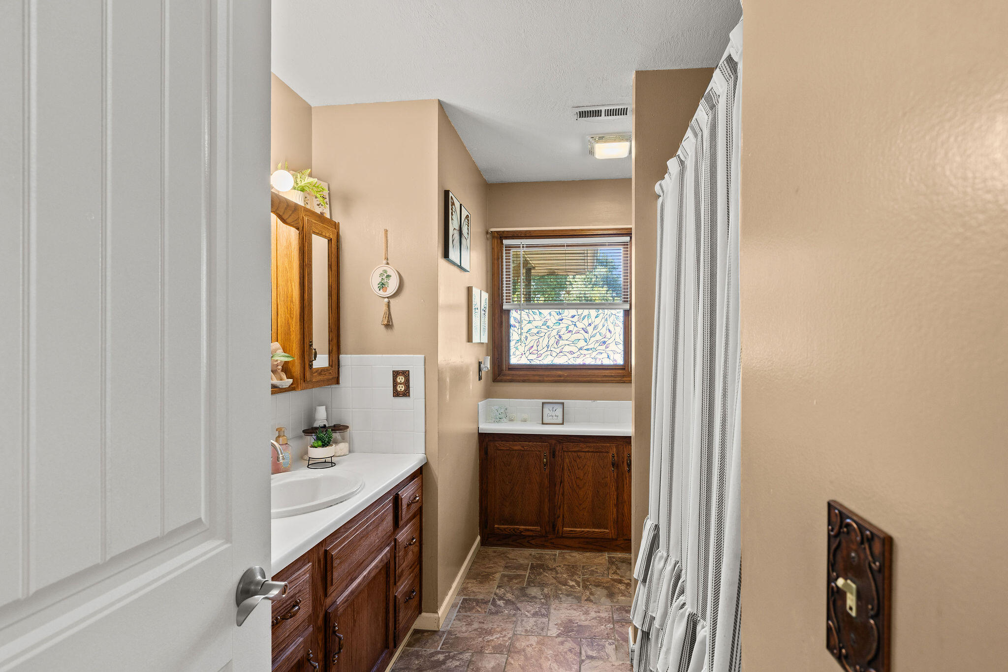 714 East Van Buren Street Property Photo 20