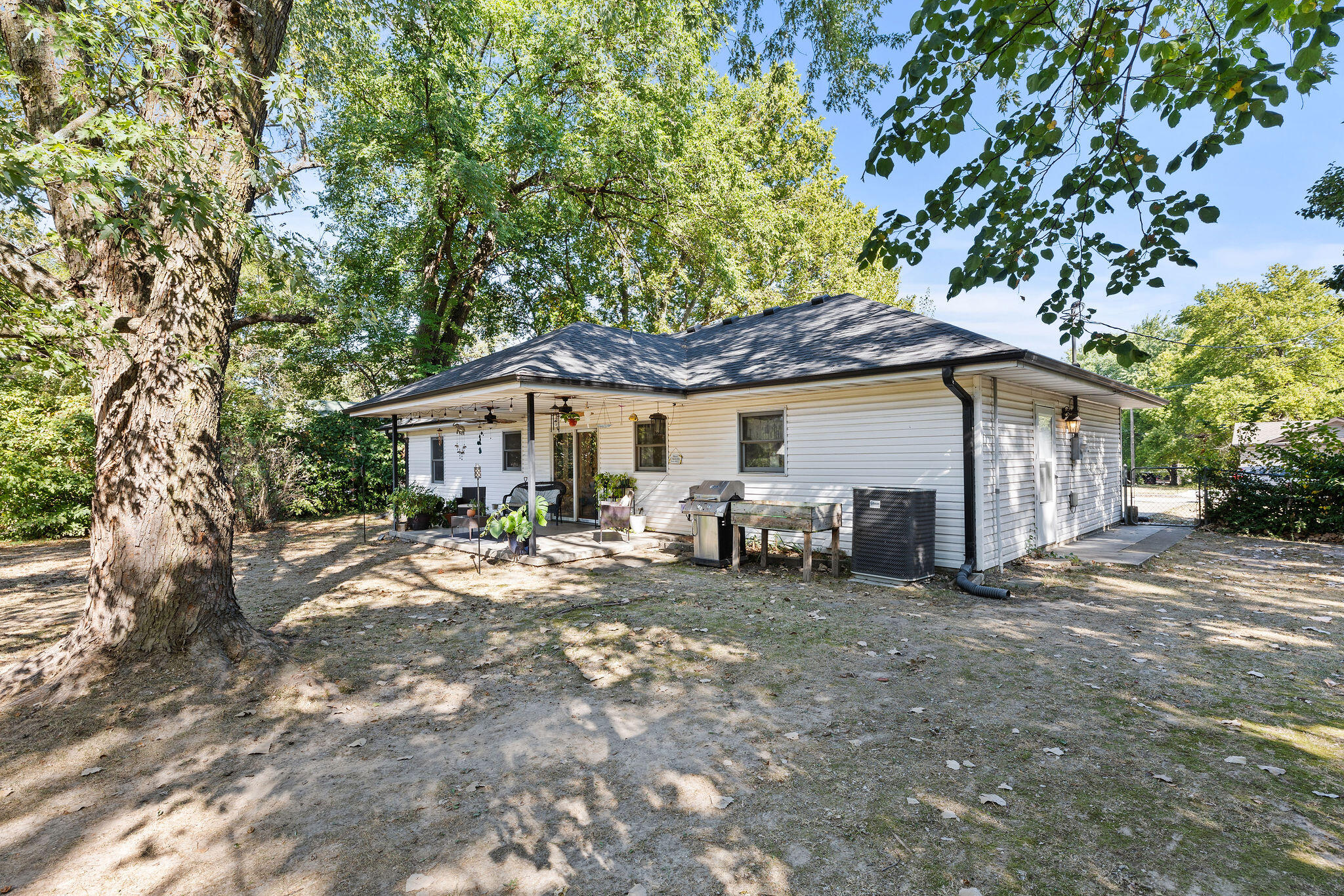 714 East Van Buren Street Property Photo 25