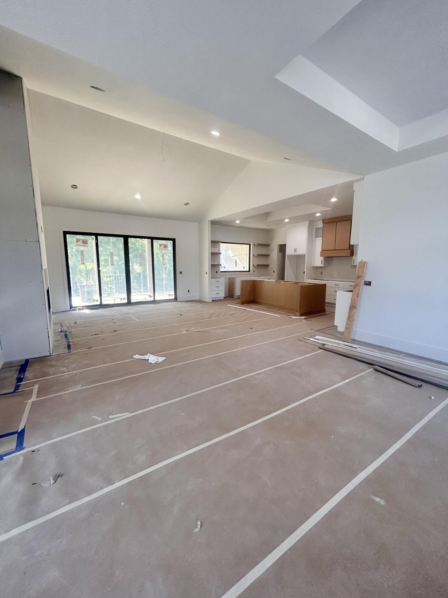 6147 South Hampton Avenue Property Photo 5