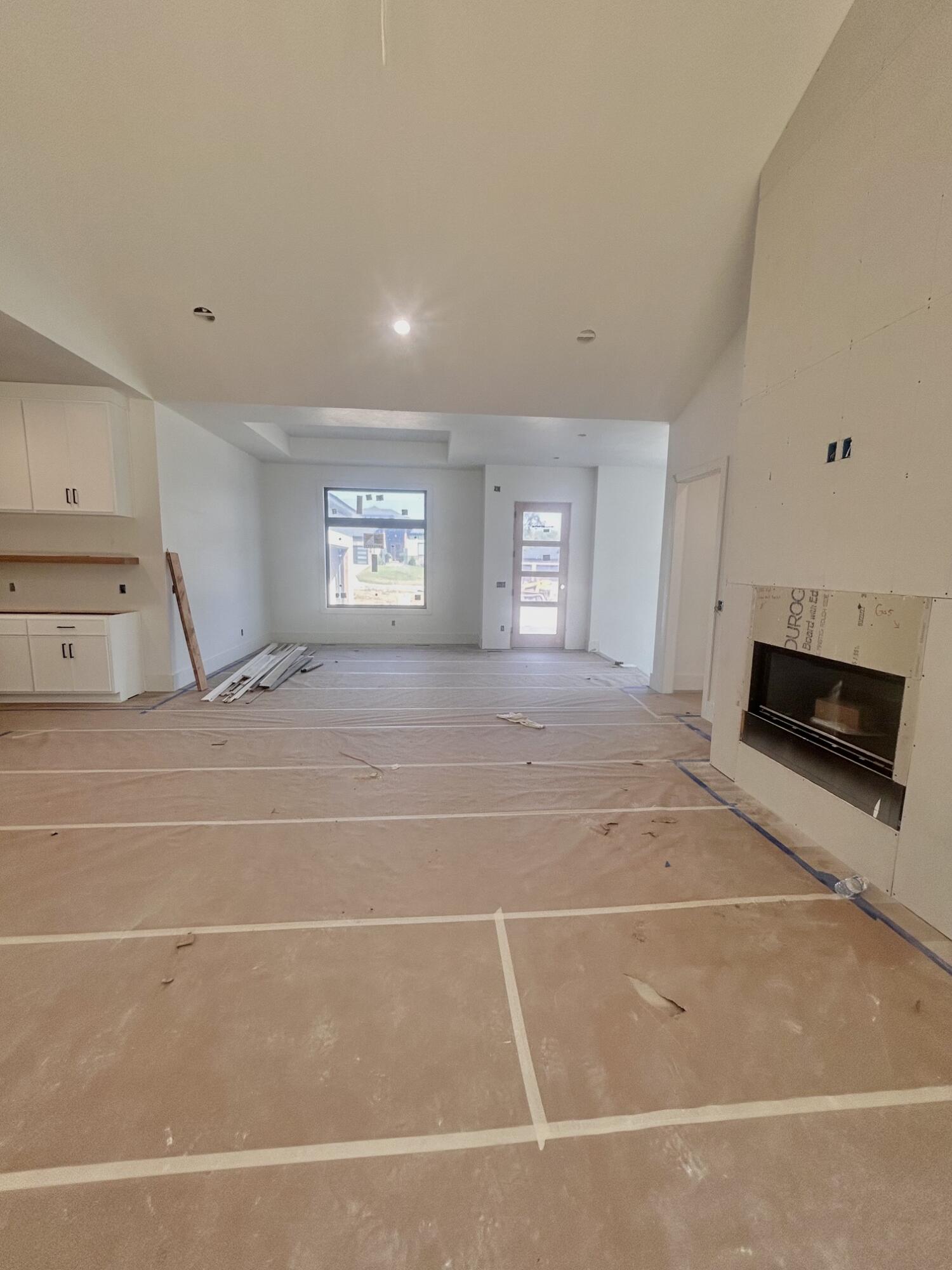 6147 South Hampton Avenue Property Photo 6