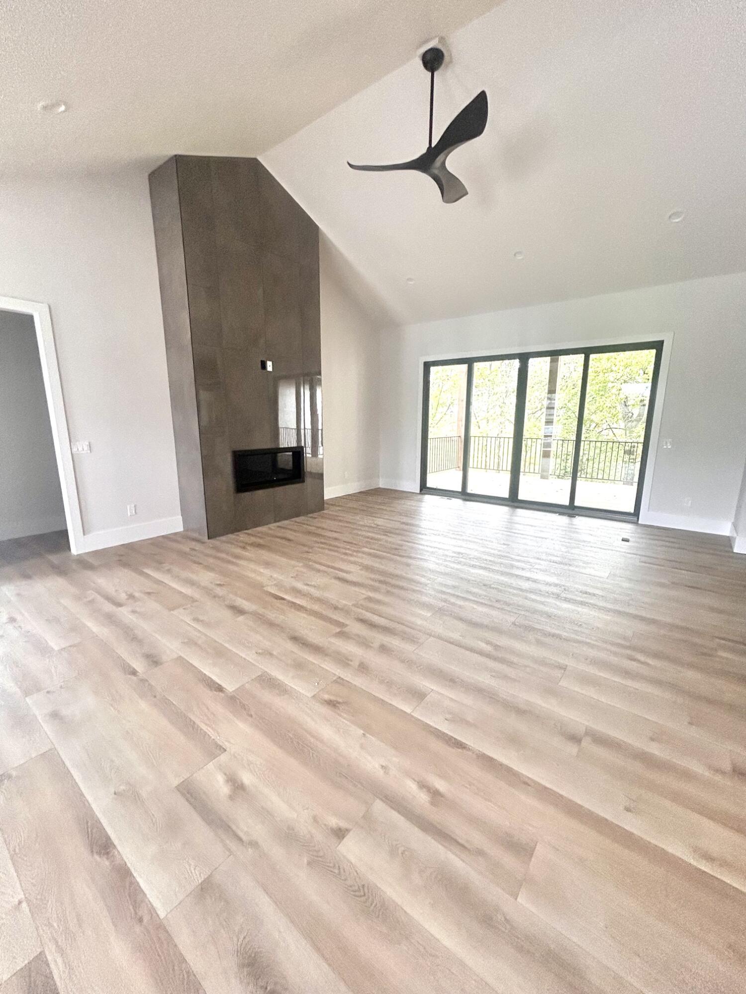 6147 South Hampton Avenue Property Photo 6