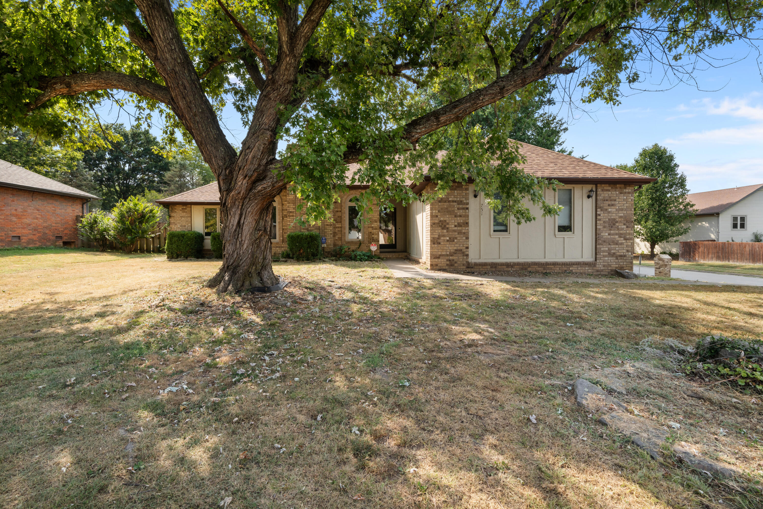 751 South Sparks Avenue Property Photo 2