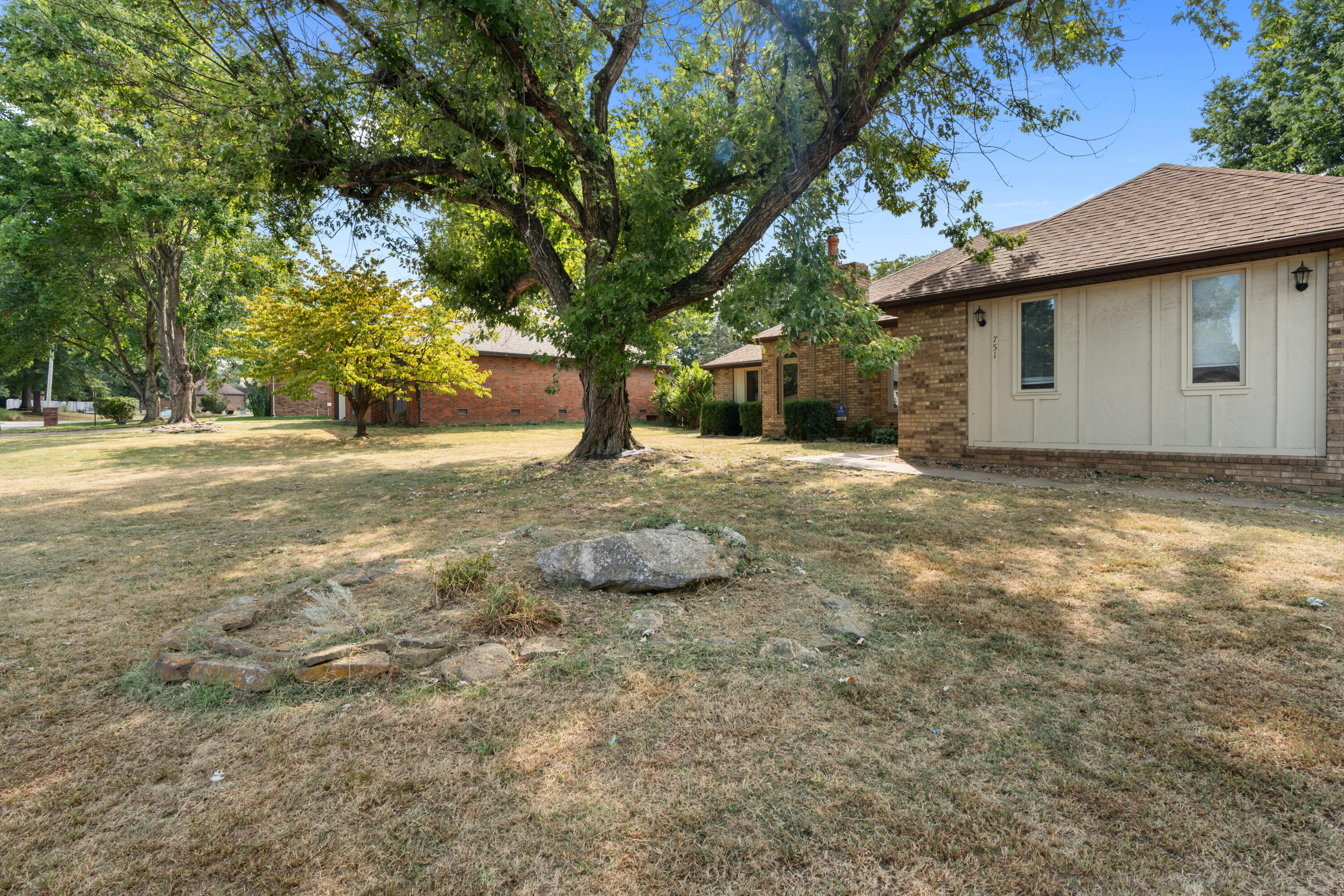 751 South Sparks Avenue Property Photo 3