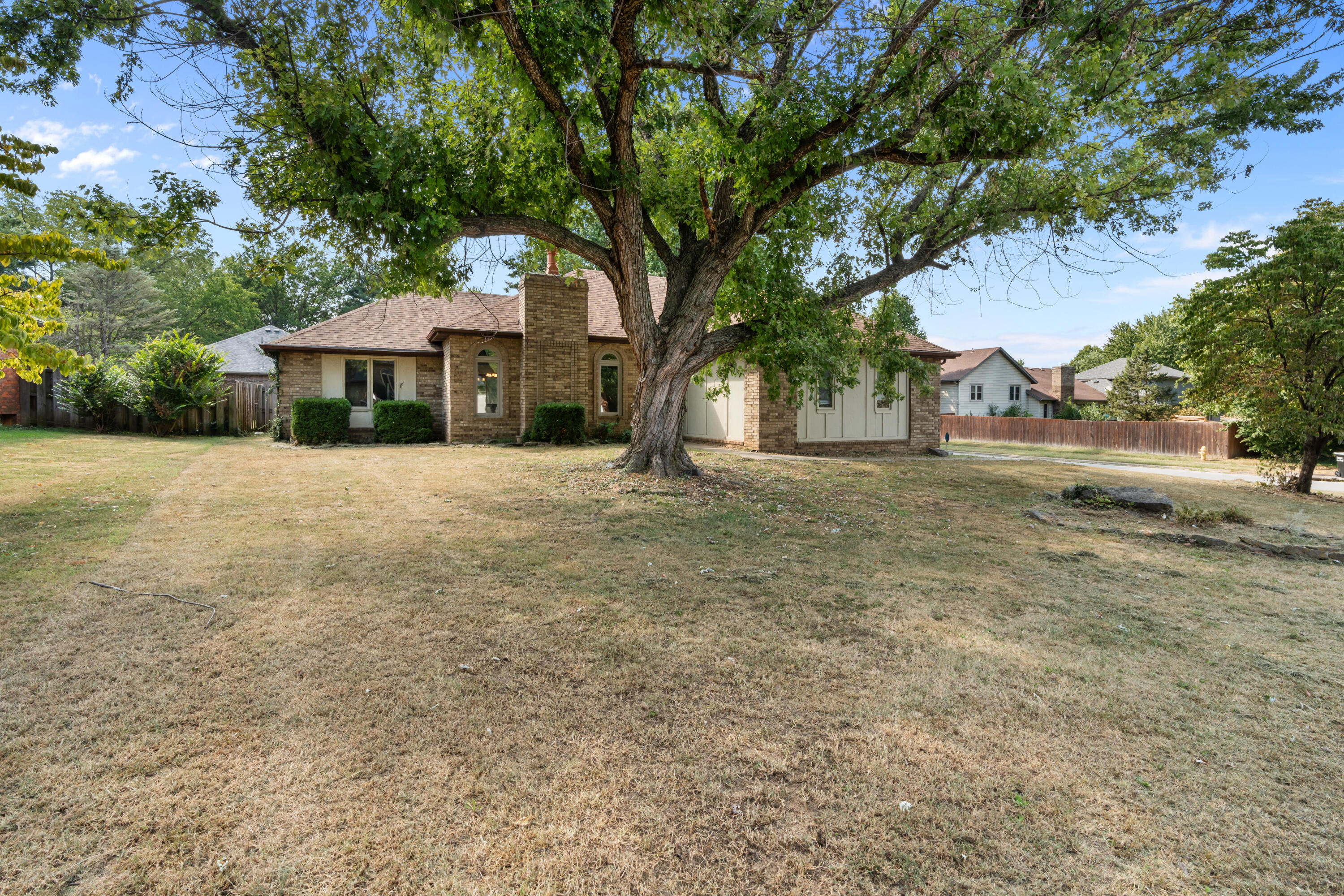 751 South Sparks Avenue Property Photo 4