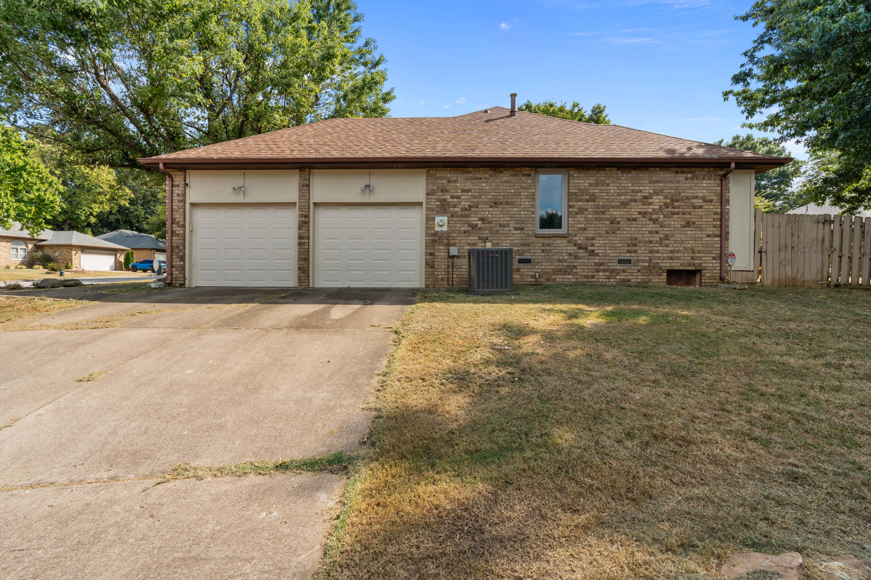 751 South Sparks Avenue Property Photo 6