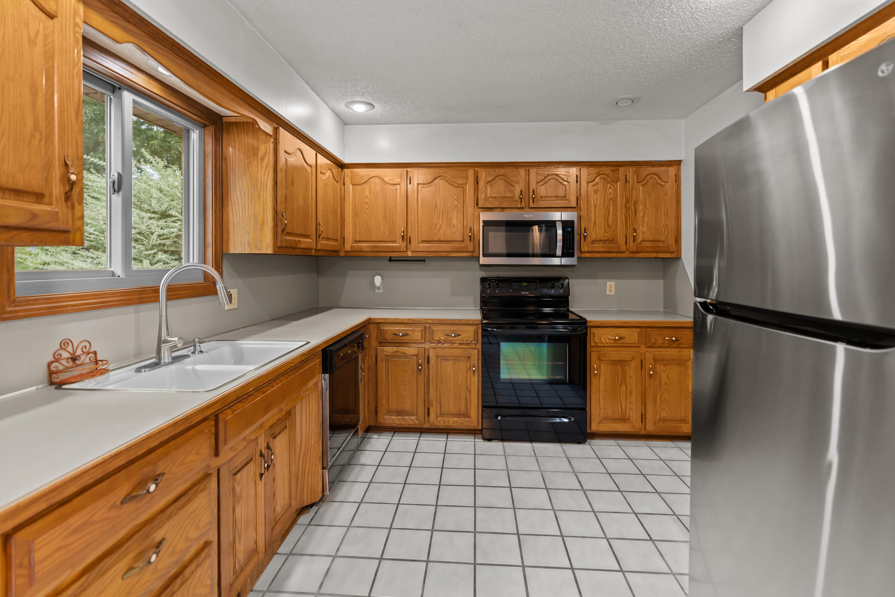 751 South Sparks Avenue Property Photo 8