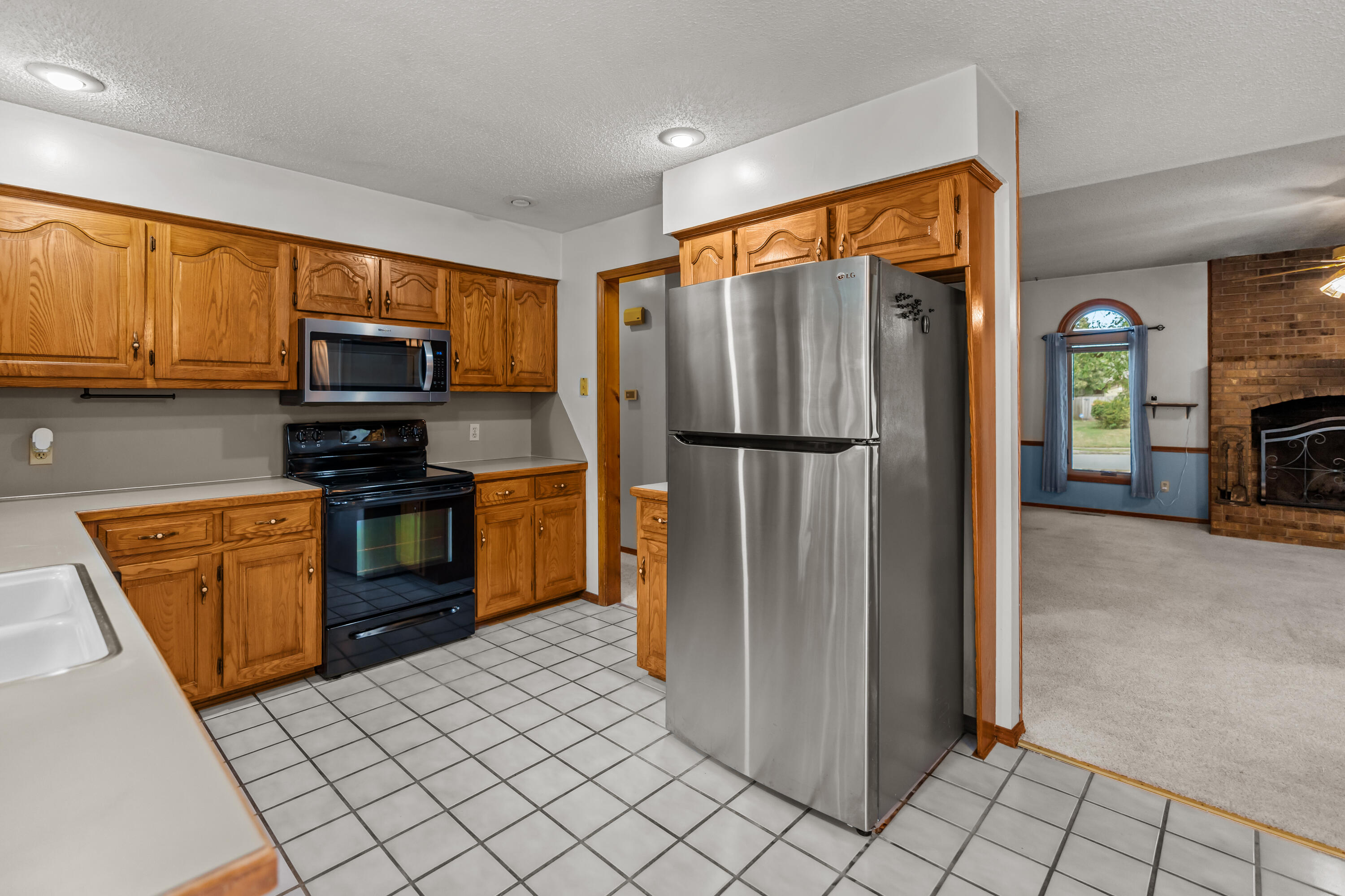751 South Sparks Avenue Property Photo 9