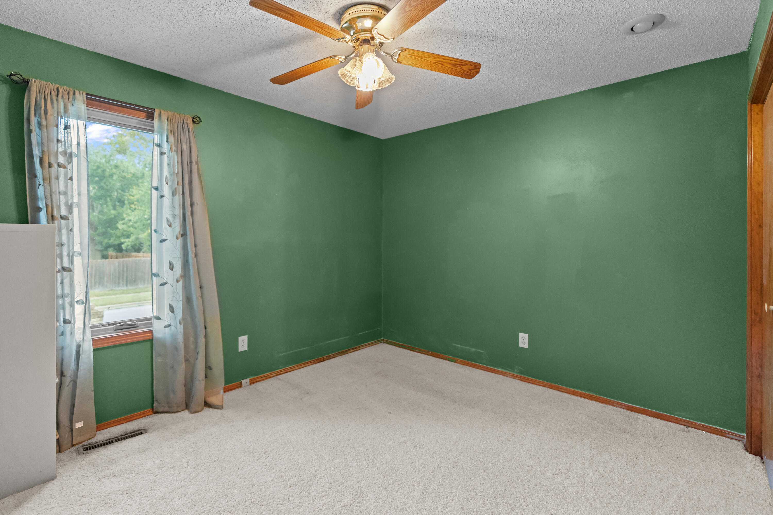 751 South Sparks Avenue Property Photo 24