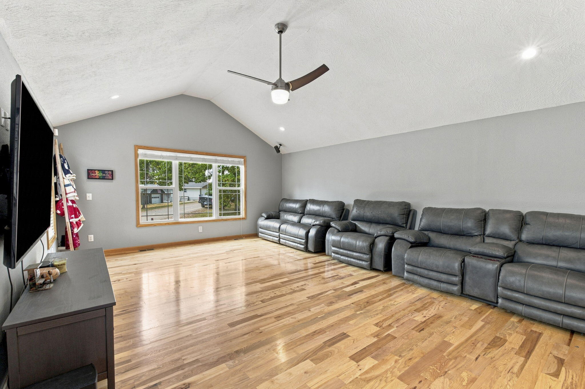 25267 Cedar Crest Drive Property Photo 6