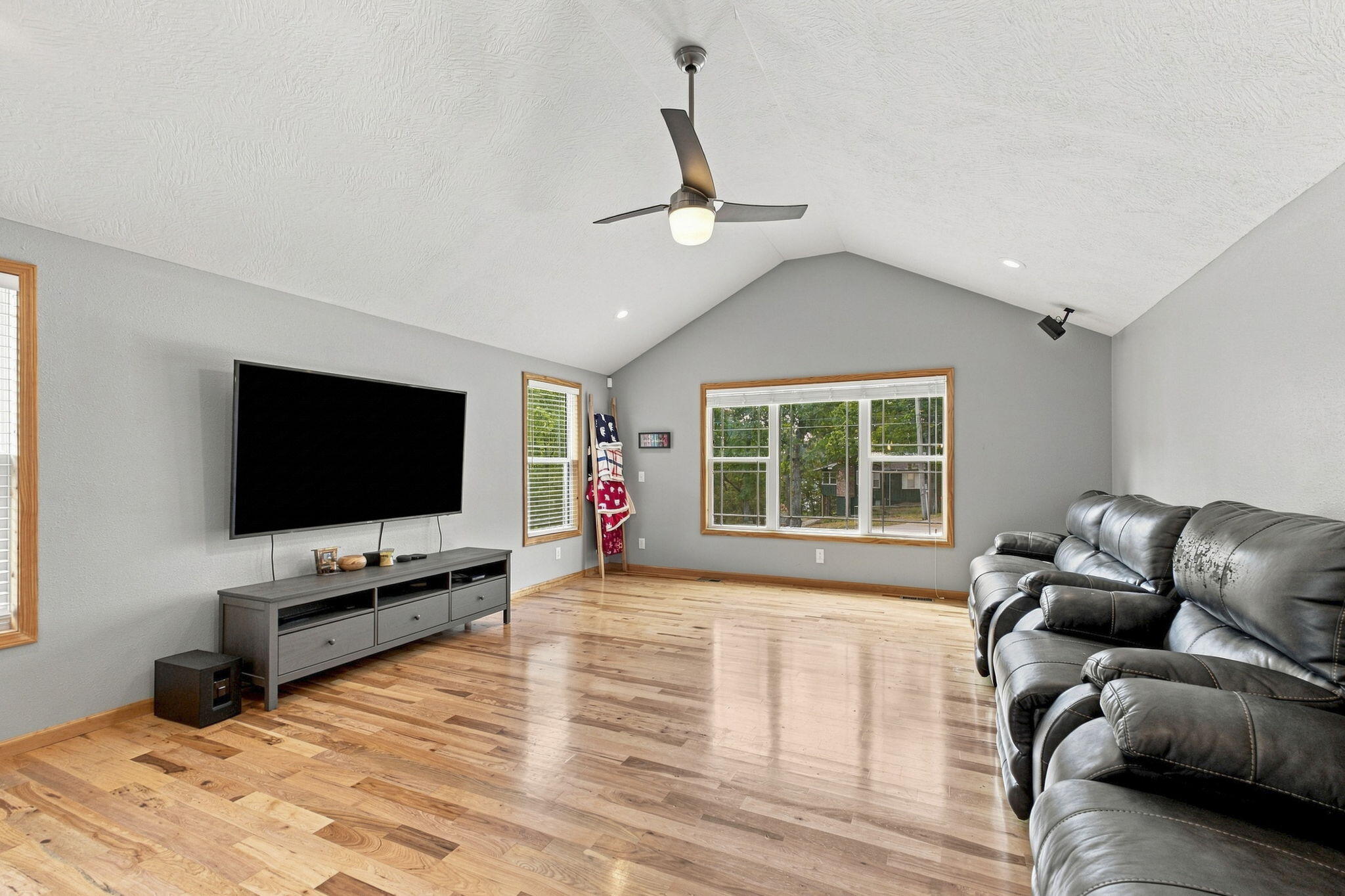 25267 Cedar Crest Drive Property Photo 7