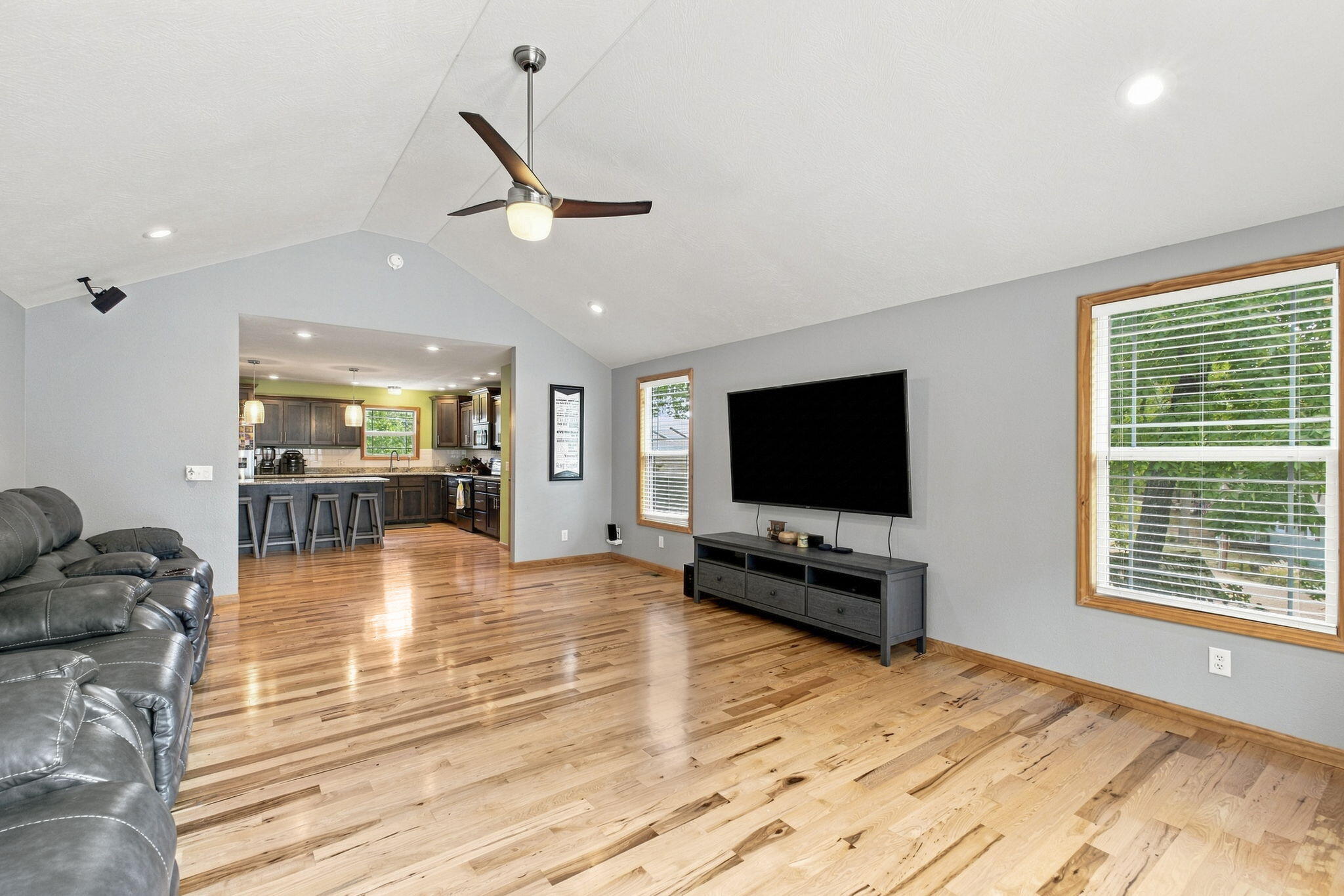 25267 Cedar Crest Drive Property Photo 8